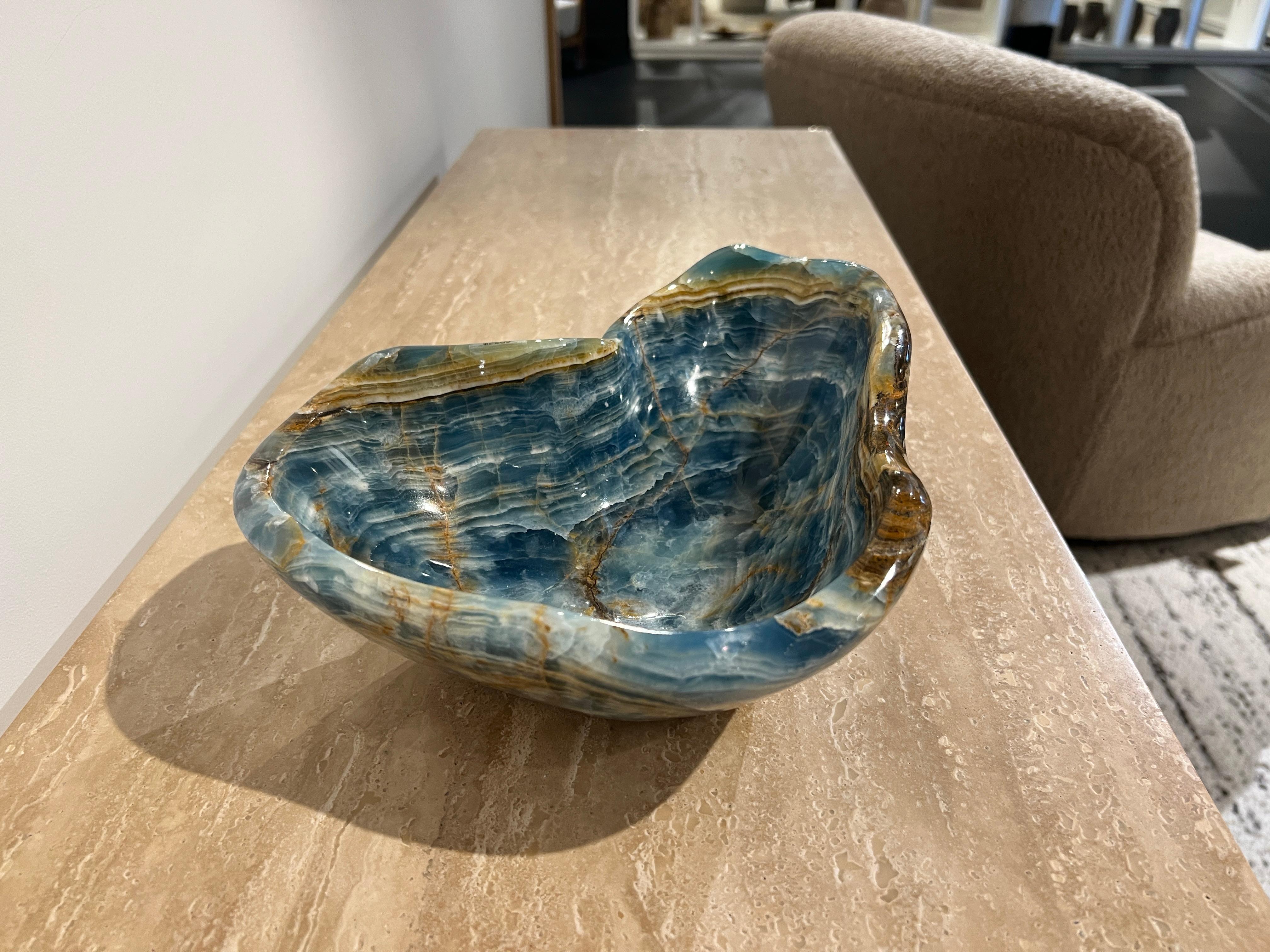 Raro cuenco decorativo argentino de ónice azul brillante natural en Nuevo estado para la venta en Malibu, CA