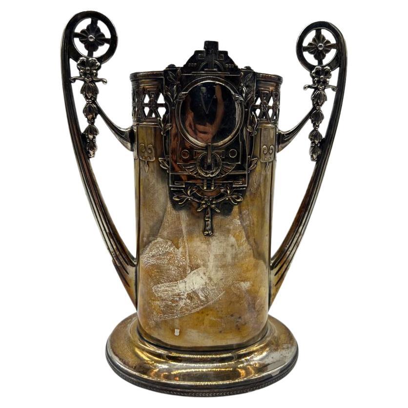 Versilberte Repousse Vase Mit Henkel Um 1900 Im Angebot Bei 1stDibs