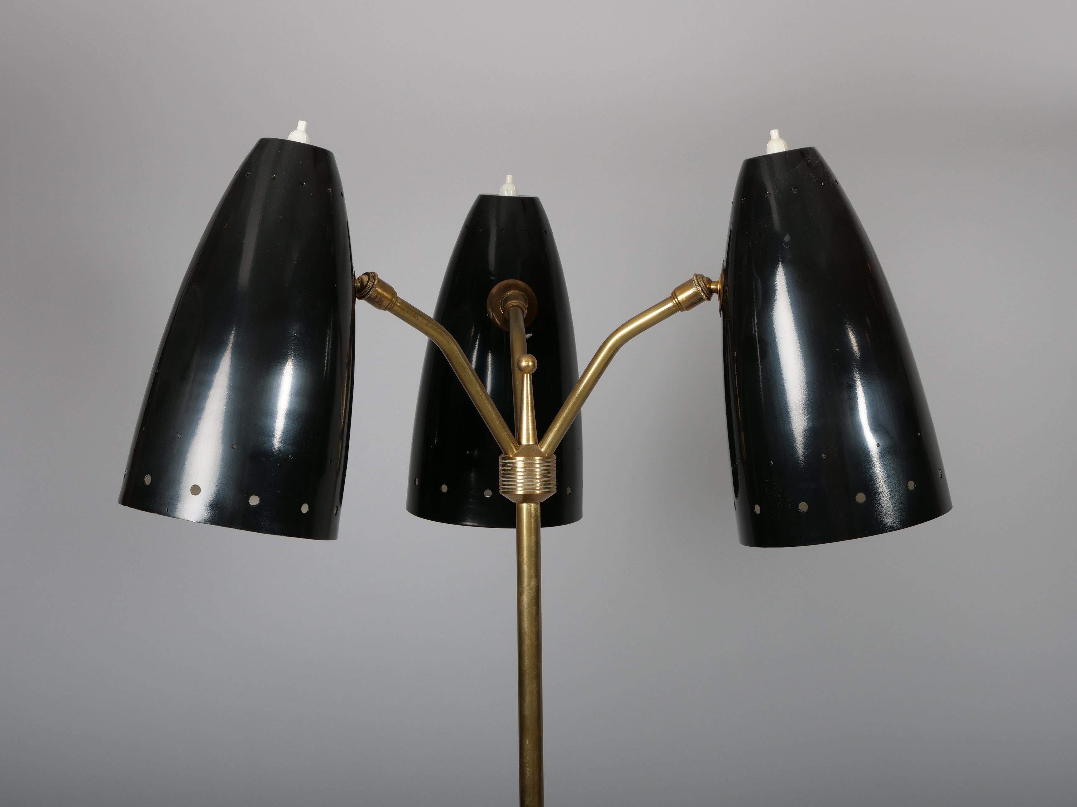 Métal Rare lampadaire articulé Arlus à trois abat-jour. France c1950 en vente