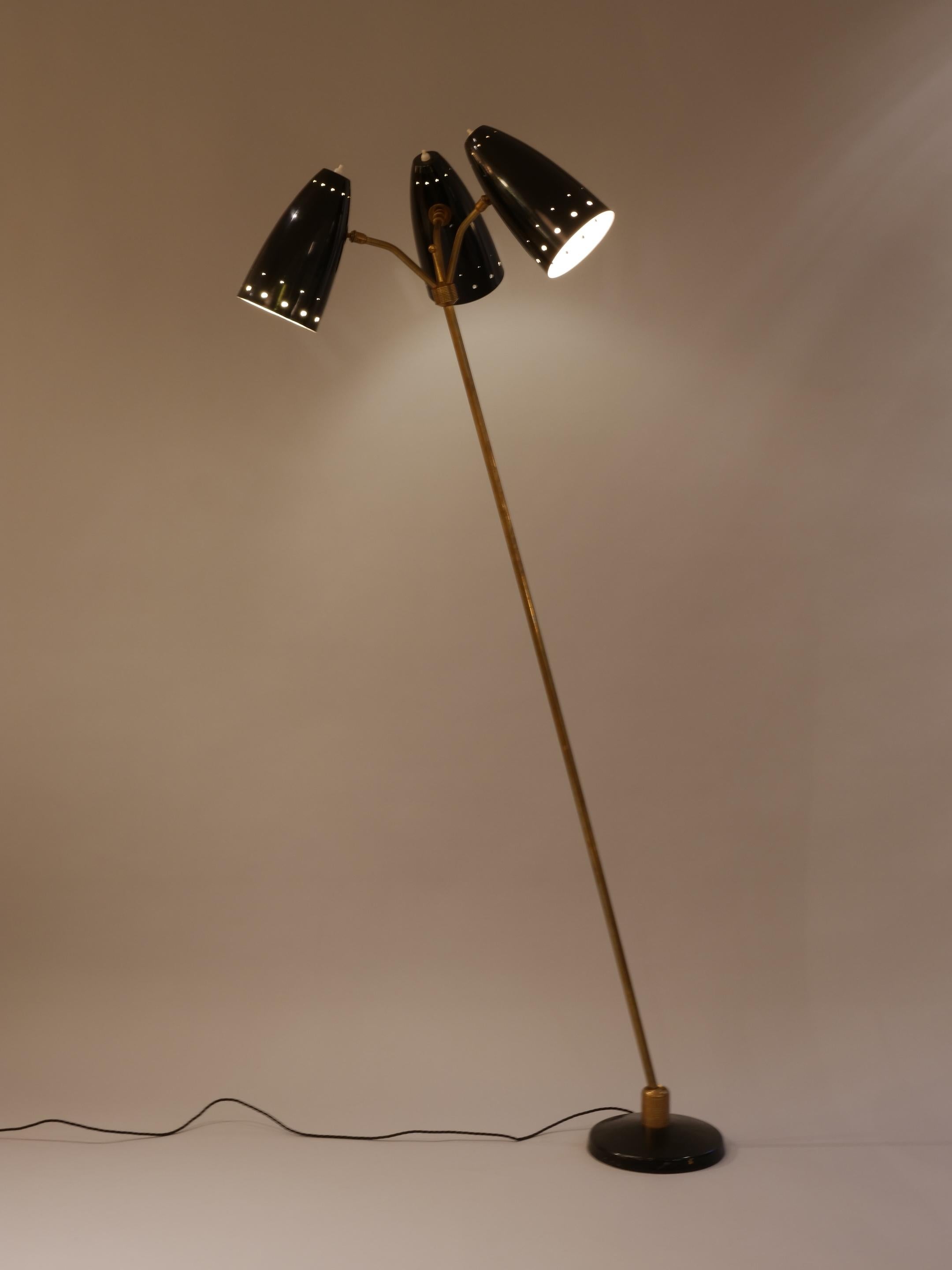 Français Rare lampadaire articulé Arlus à trois abat-jour. France c1950 en vente