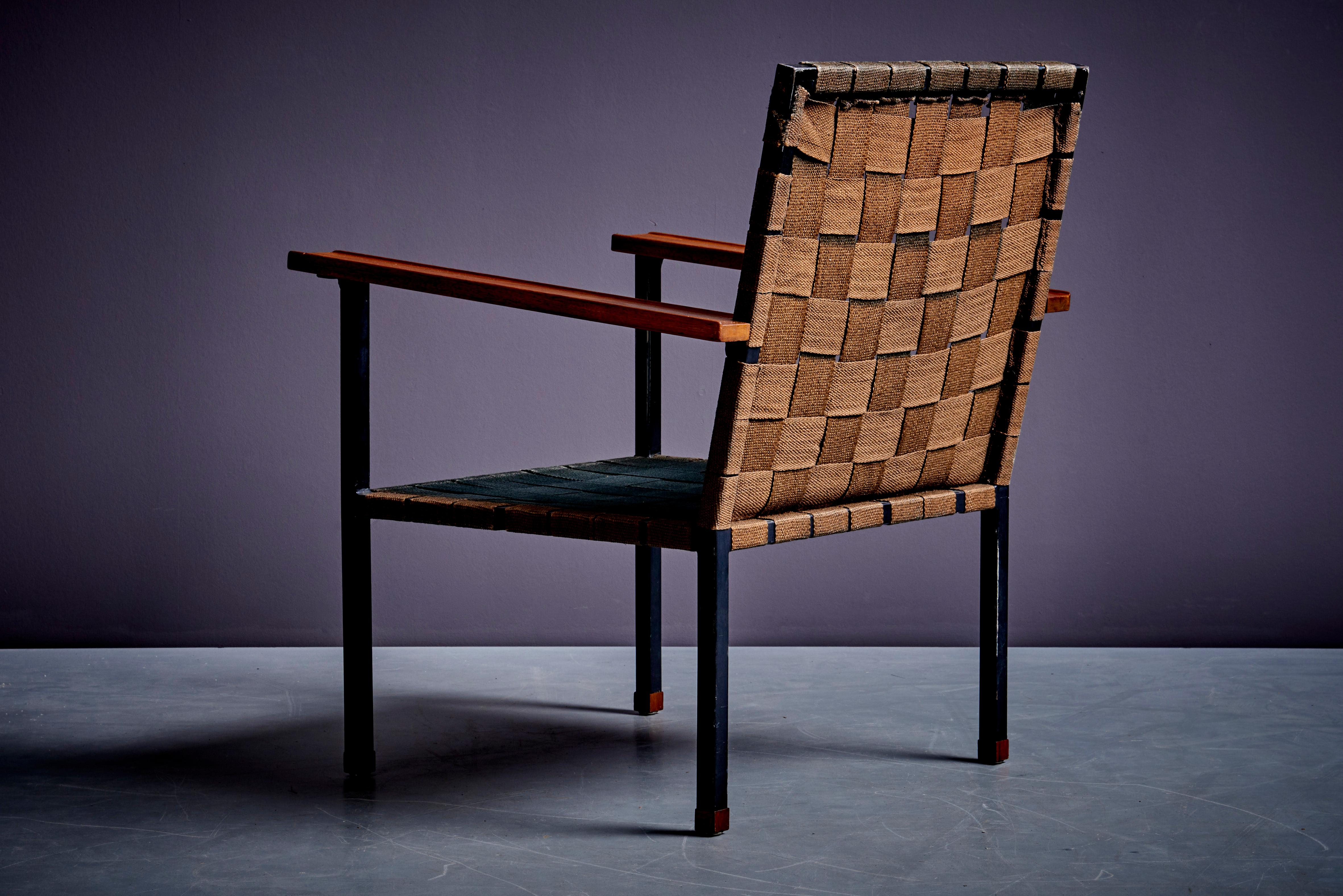 Rare Fauteuil et ottoman avec accoudoirs en noyer, par Carl Auböck en vente 3