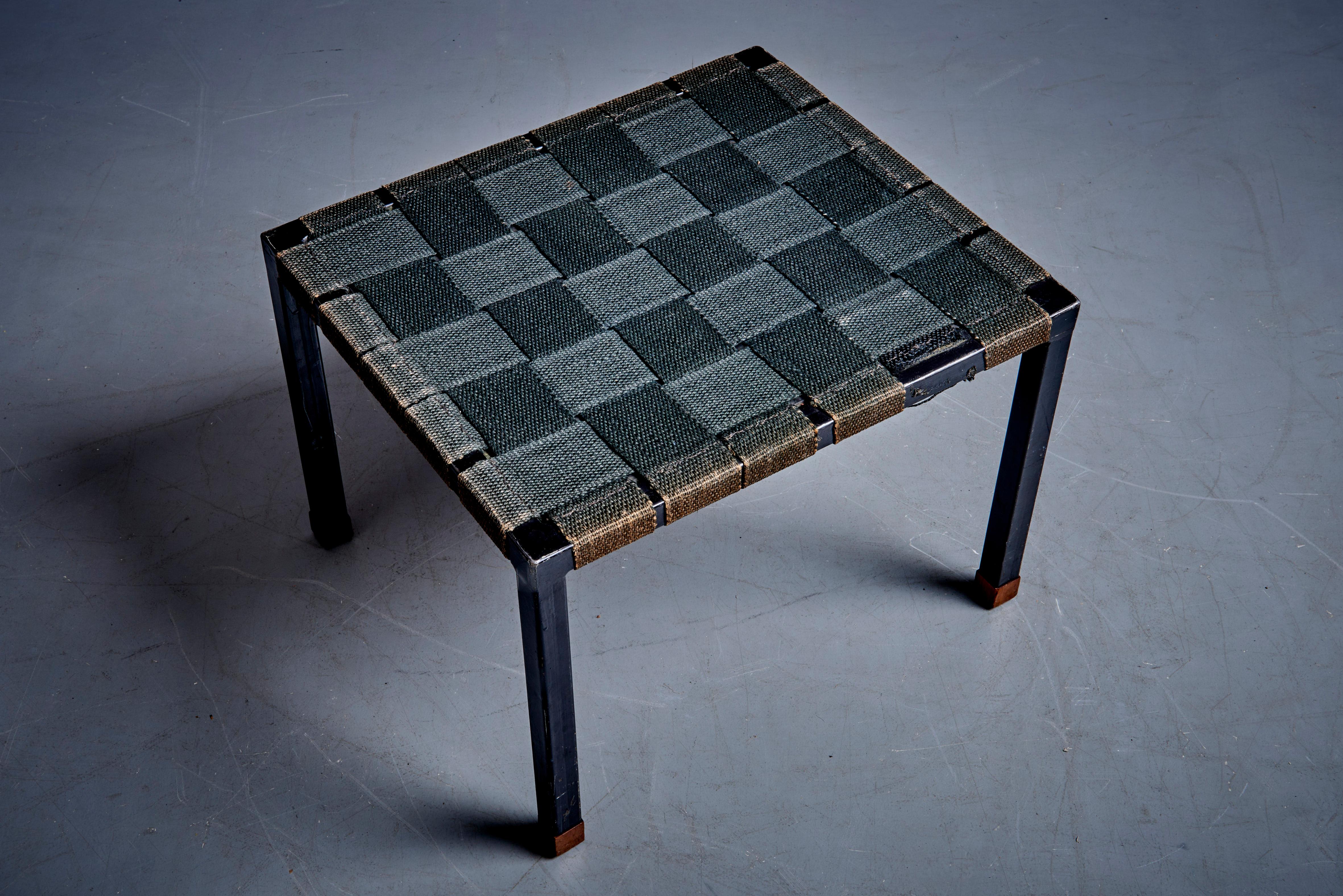 Rare Fauteuil et ottoman avec accoudoirs en noyer, par Carl Auböck en vente 5