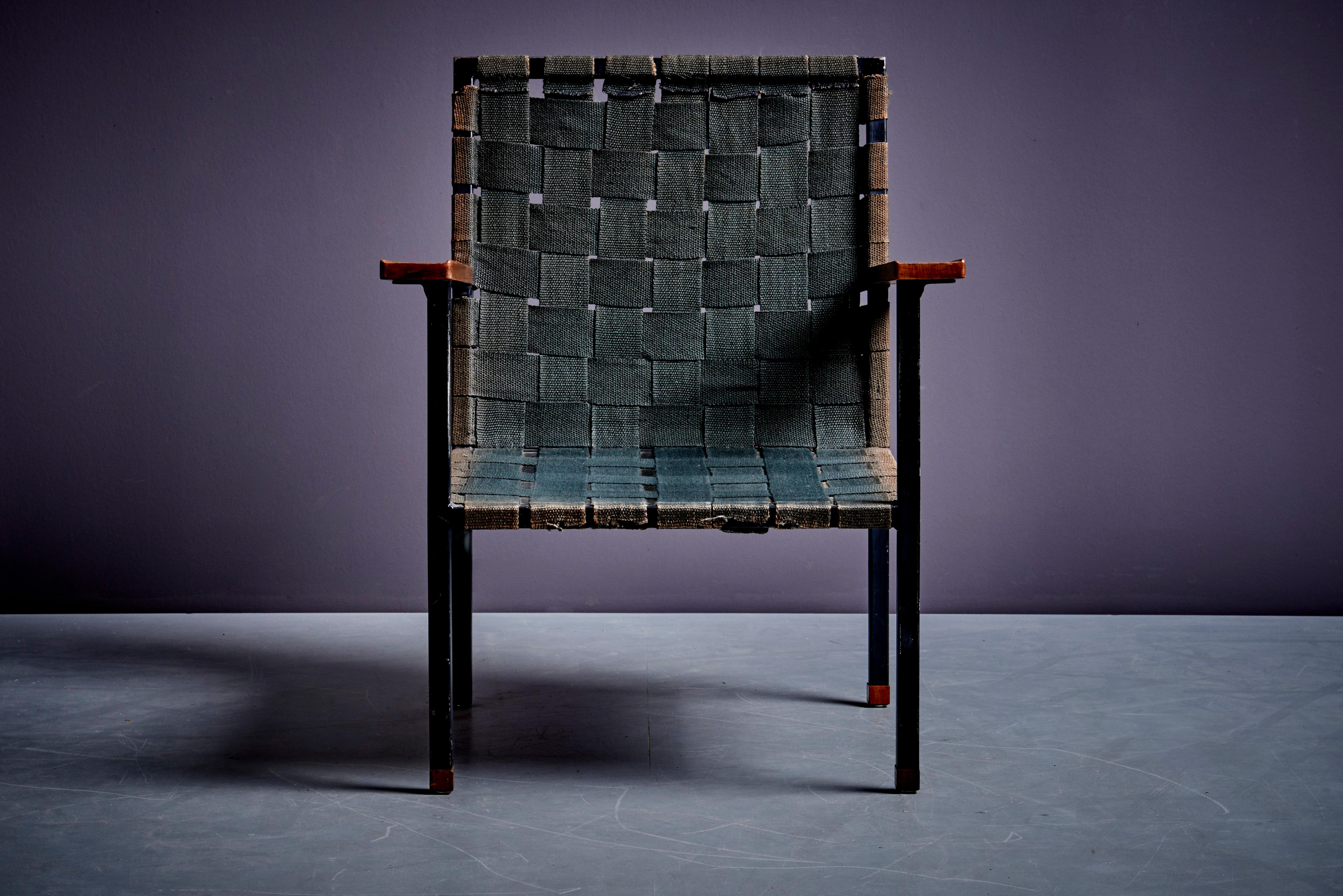 Rare Fauteuil et ottoman avec accoudoirs en noyer, par Carl Auböck en vente 1