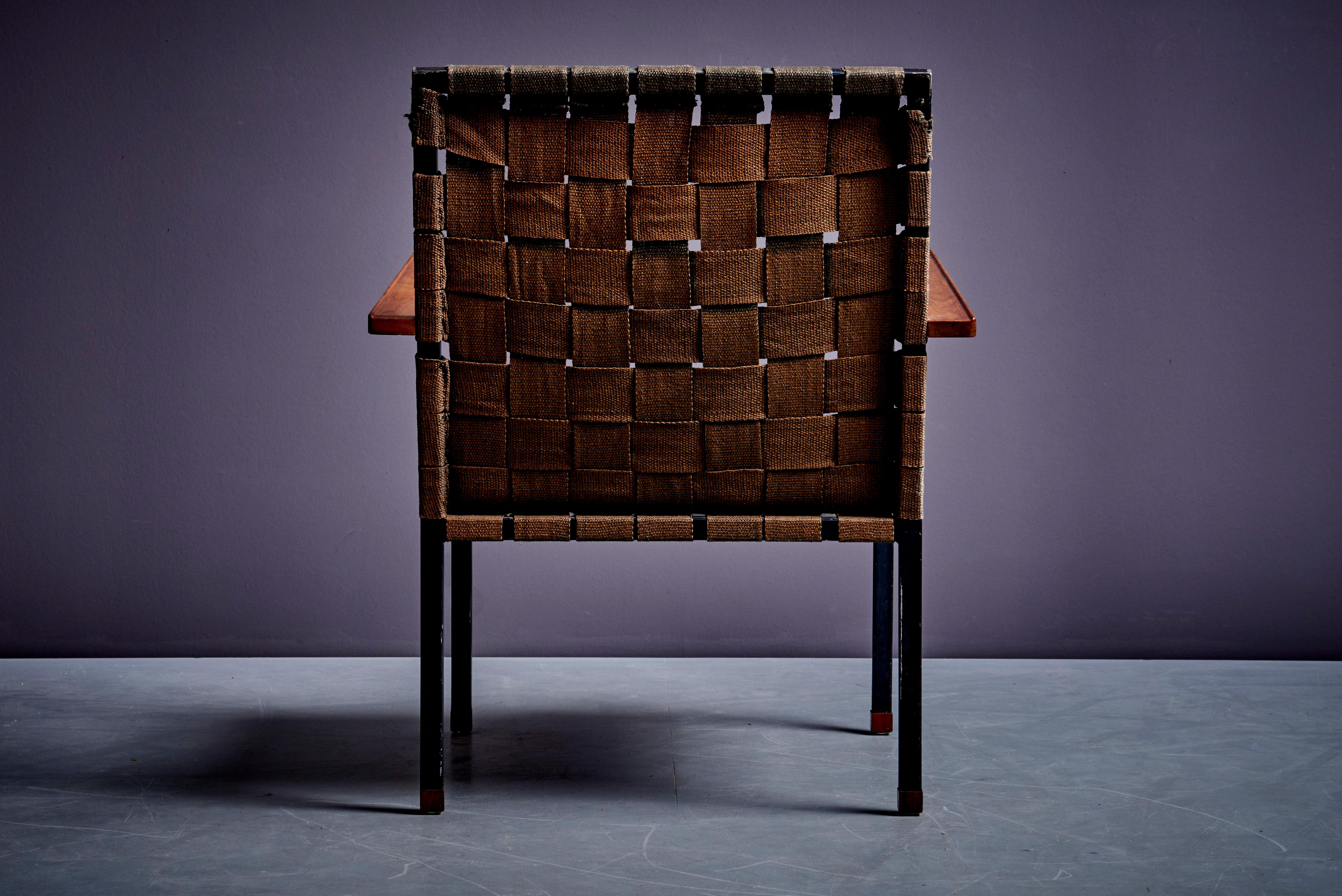 Rare Fauteuil et ottoman avec accoudoirs en noyer, par Carl Auböck en vente 2