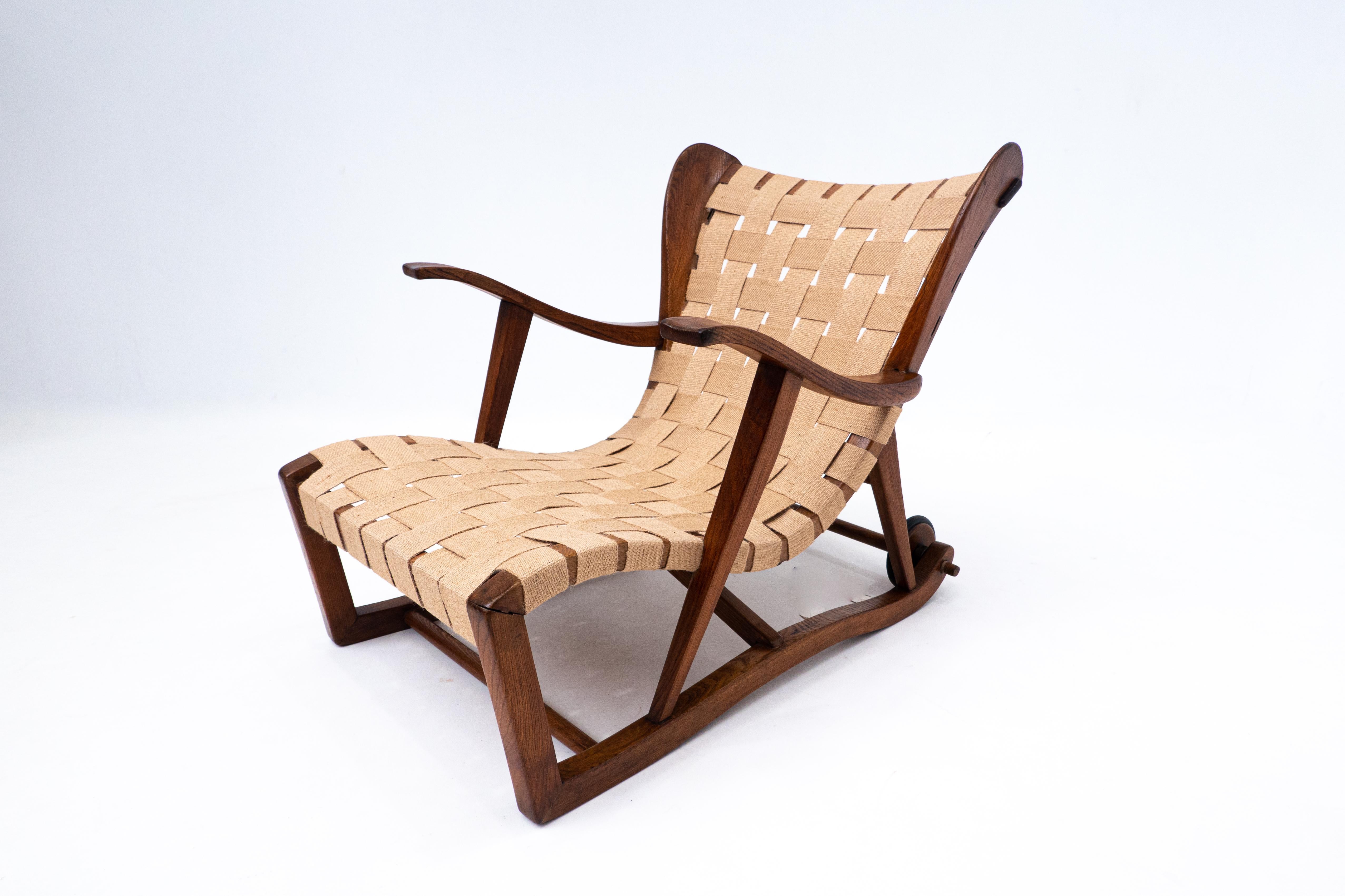 Guglielmo Pecorini

Rare fauteuil à deux roues arrière, conçu pour le croisiériste italien Giulio Cesar dans les années 1950.

 