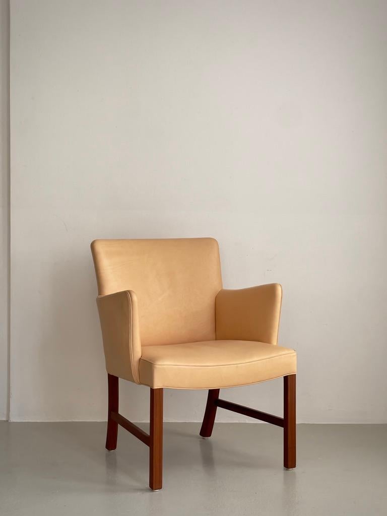 Raro sillón del maestro ebanista Jacob Kjaer Møbelhaandværk Dinamarca 1960 Hecho a mano en venta