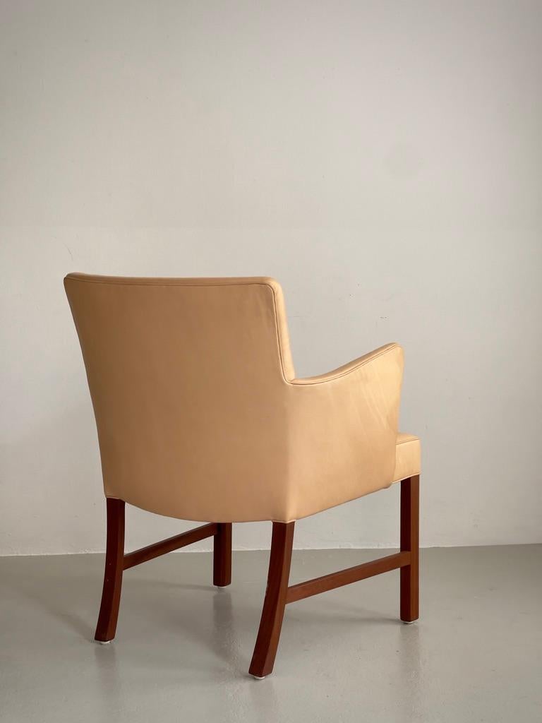 Raro sillón del maestro ebanista Jacob Kjaer Møbelhaandværk Dinamarca 1960 Cuero en venta