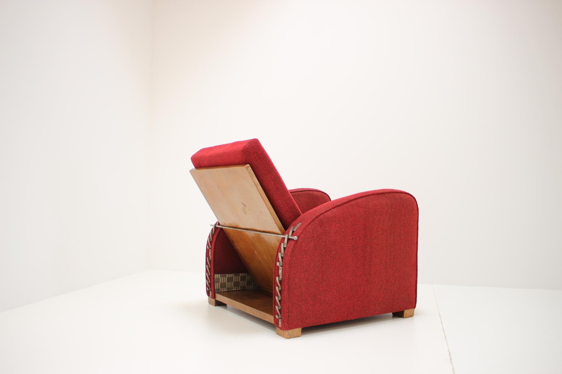 Rare Armchair Design by Jindřich Halabala Model H-282, Czechoslovakia For Sale 4