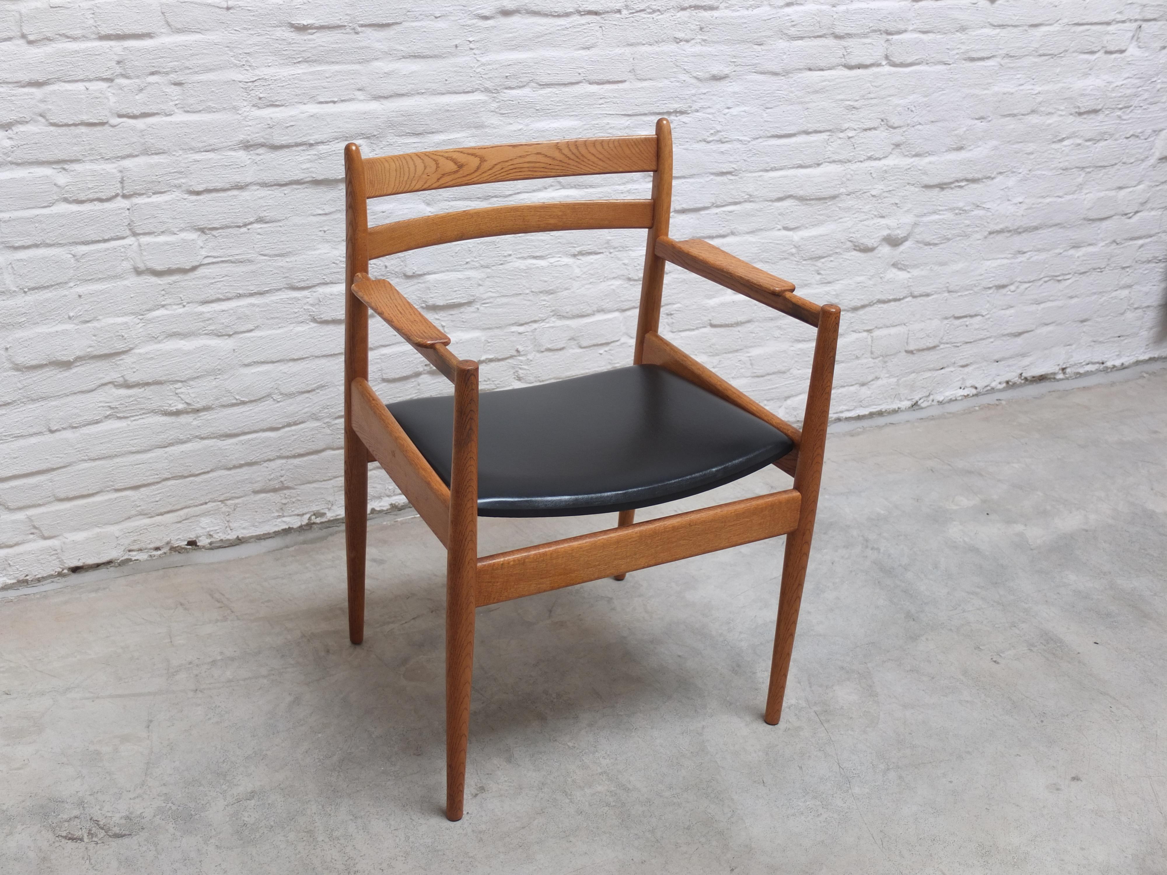 Seltener Sessel aus Eiche von Jos De Mey für Van Den Berghe-Pauvers, 1960er Jahre (Kunstleder) im Angebot
