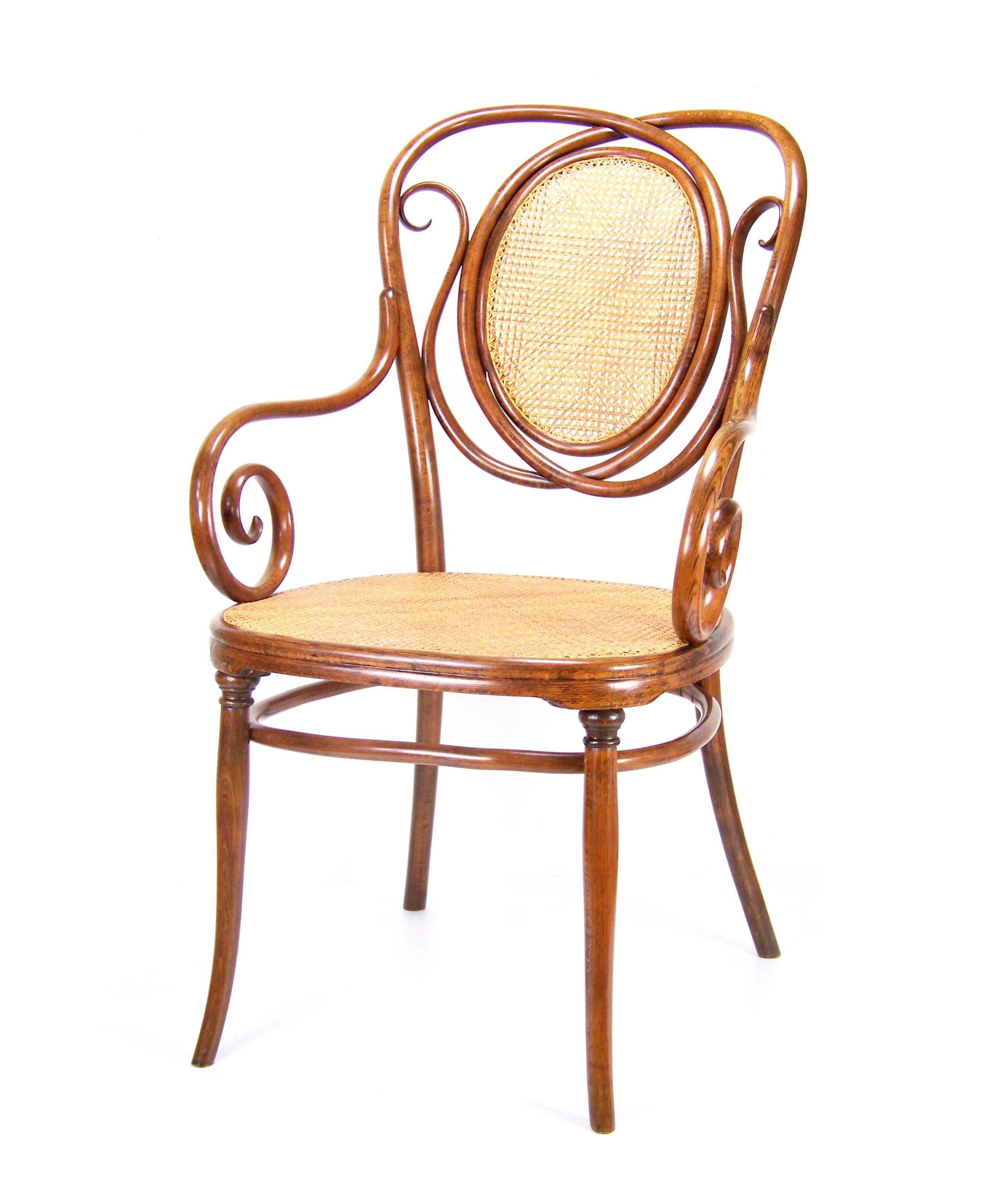 Rare Armchair Thonet Nr. 22, circa 1887-1910 In Good Condition For Sale In Praha, CZ