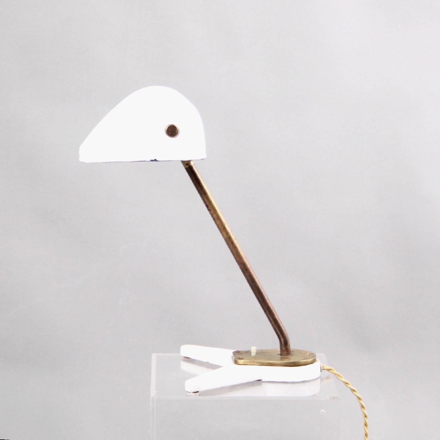 Arne Jacobsen und Hans J. Wegner & Hersteller Louis Poulsen
Skandinavische Moderne

Eine einzigartige Schreibtischlampe der dänischen Designer-Ikonen Arne Jacobsen und Hans J. Wegner. 

Diese Schreibtischlampe wurde für das berühmte Rathaus von