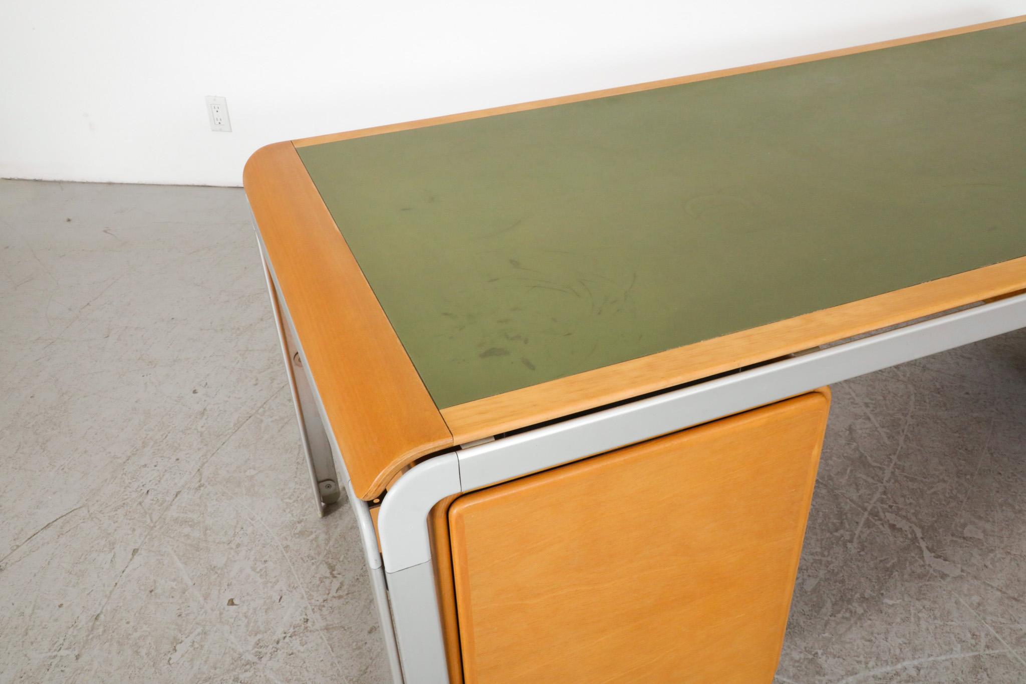 Rare Arne Jacobsen 'Djob' Writing Desk, 1971 For Sale 1