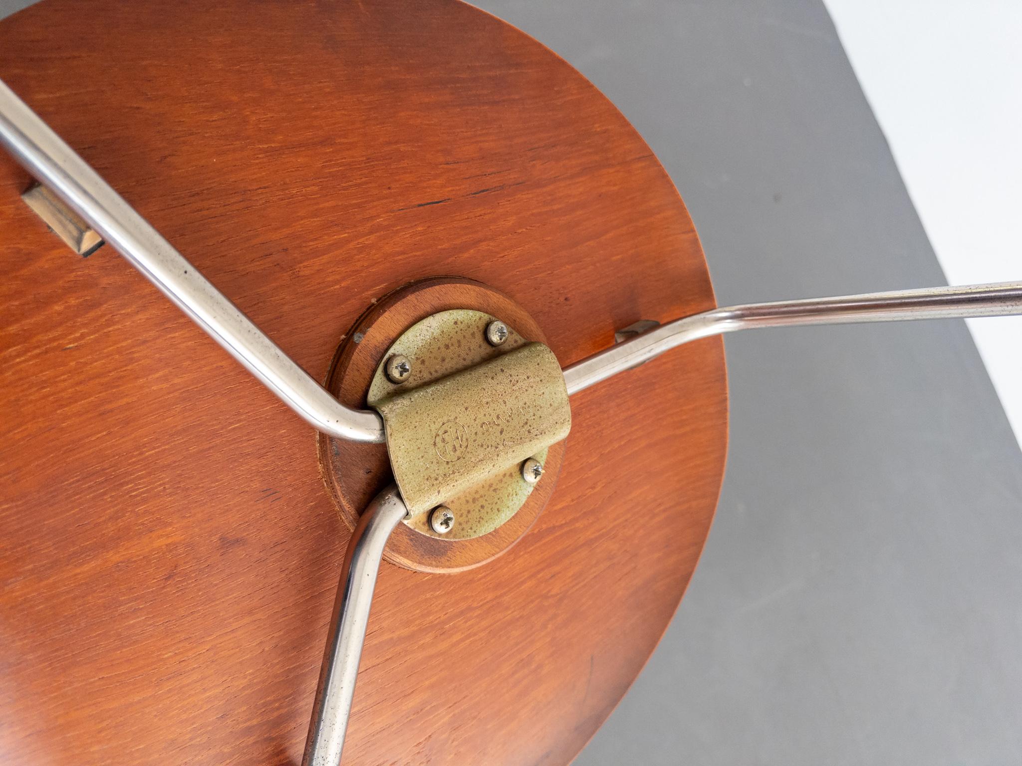 Raro tavolo da pranzo a foglia di goccia di Arne Jacobsen con due sedie 'Ant' in Te in vendita 6