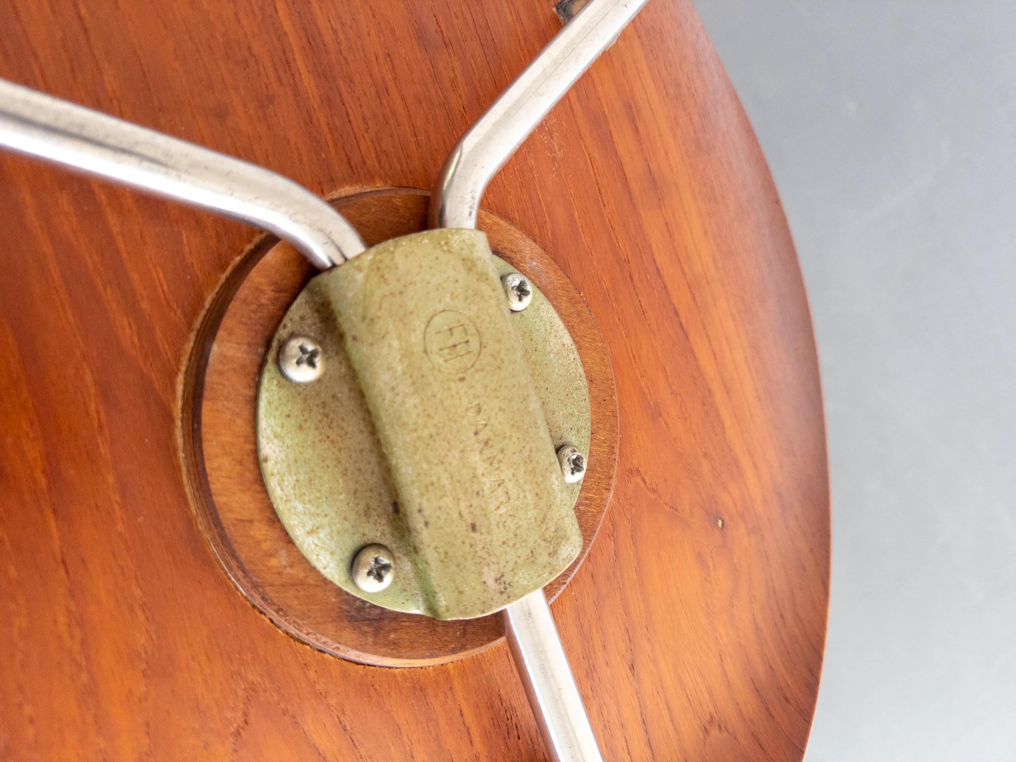 Raro tavolo da pranzo a foglia di goccia di Arne Jacobsen con due sedie 'Ant' in Te in vendita 7