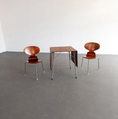 Rare Arne Jacobsen Drop-Leaf Dining Table with Two ‘Ant’ Chairs in Te