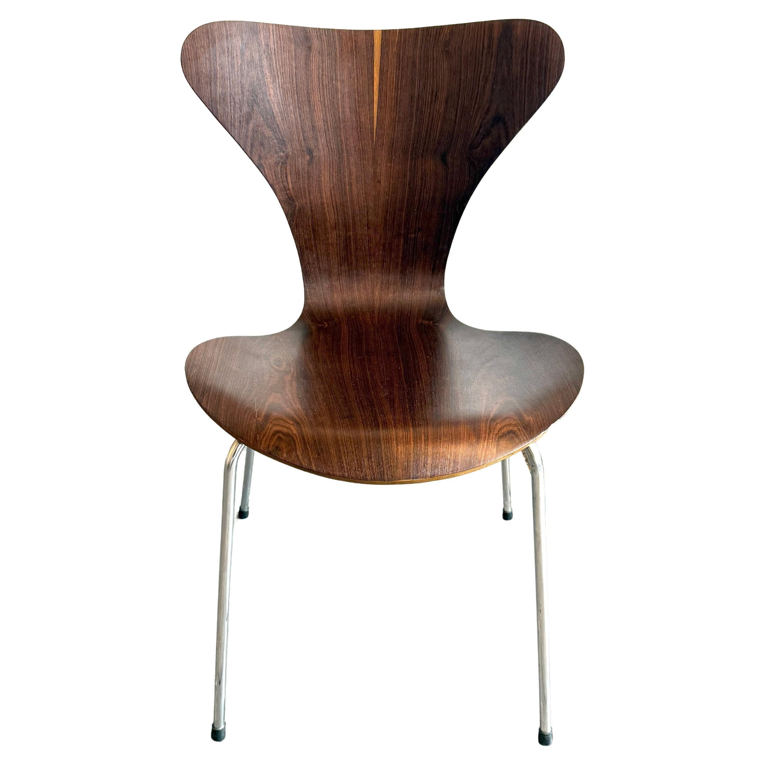 Rara sedia da pranzo in palissandro Arne Jacobsen Serie 7 modello No. 3107 in vendita