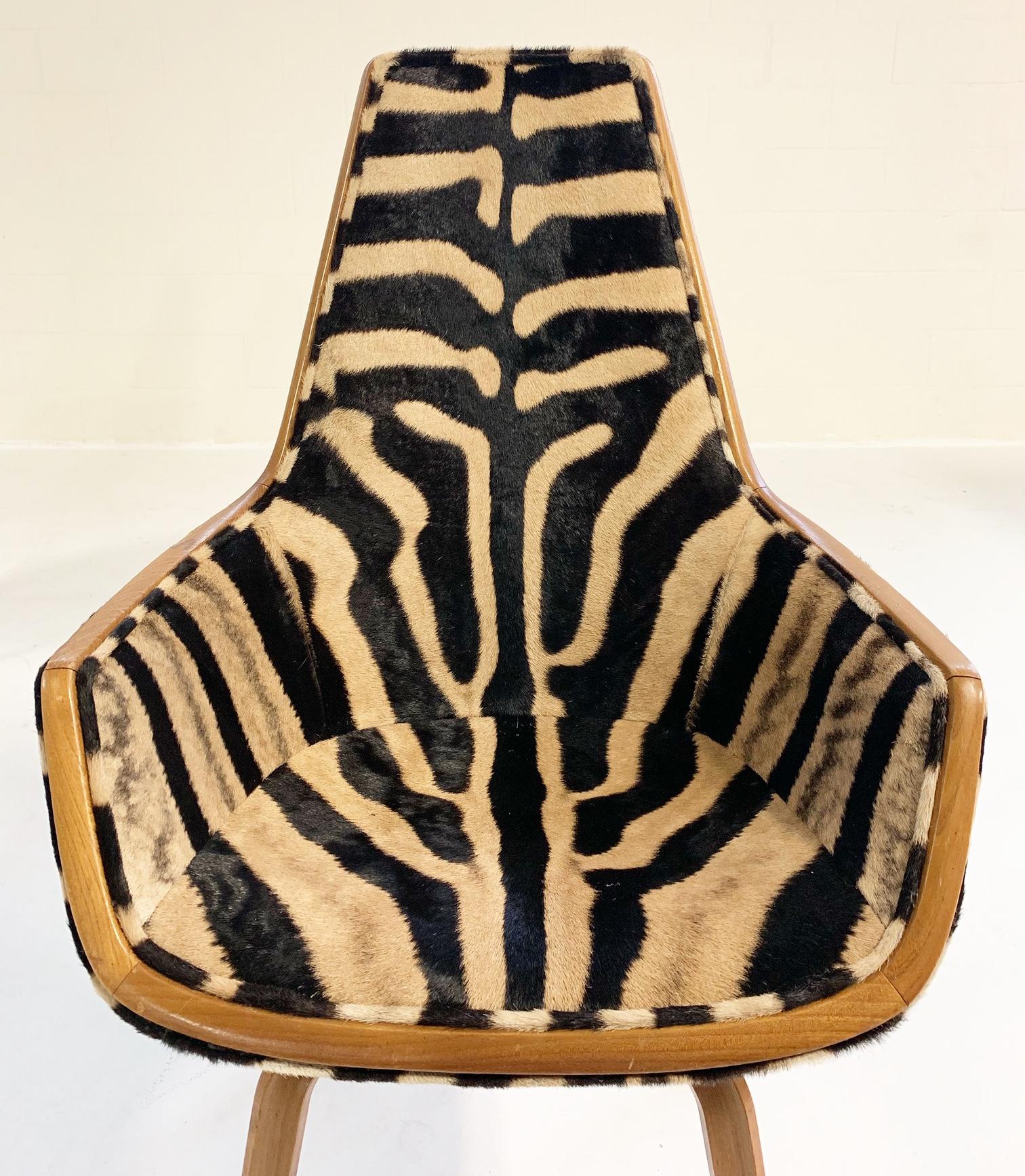 Mid-20th Century Rare Arne Jacobsen for Fritz Hansen Giraffe Chairs Restored in Zebra Hide, Pair