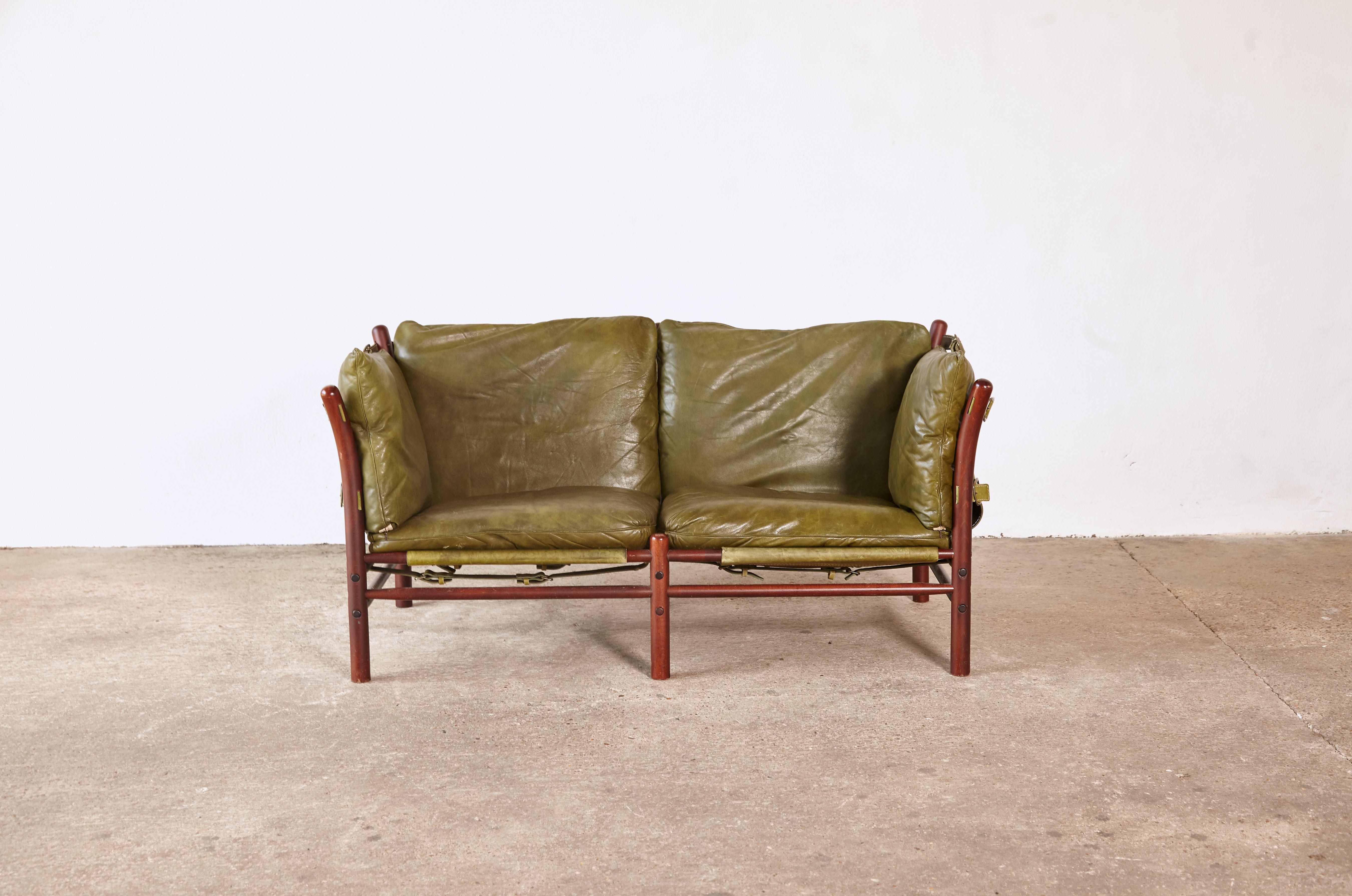 An original two-seat Arne Norell Ilona sofa in original patinated green leather. Made by Norell Mobler in Sweden. In very good vintage condition with minor signs of use and wear relative to age. Fast shipping worldwide - please contact us with your