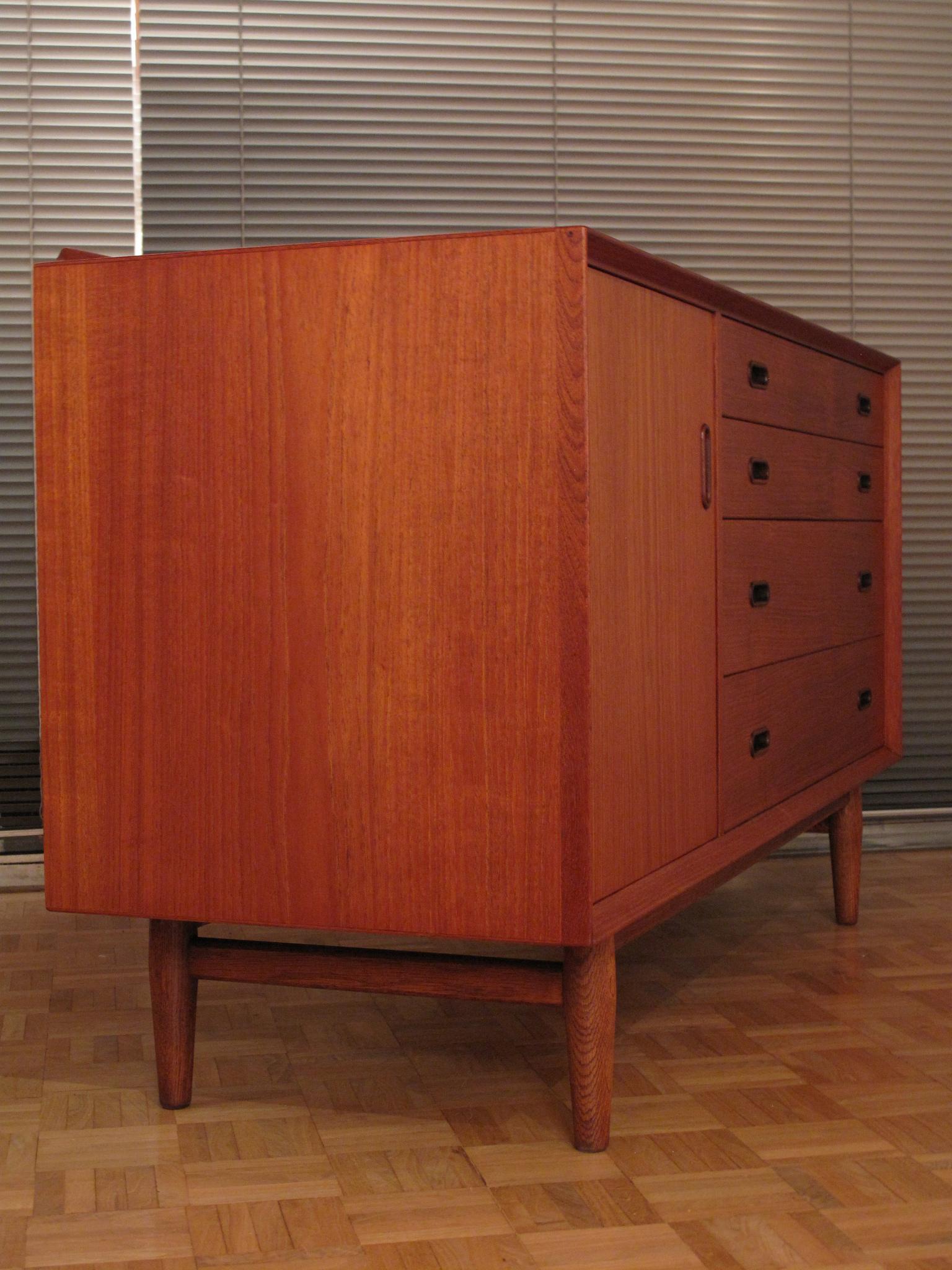 Mid-20th Century Arne Vodder Model 10 Teak and Oak Sideboard for Sibast