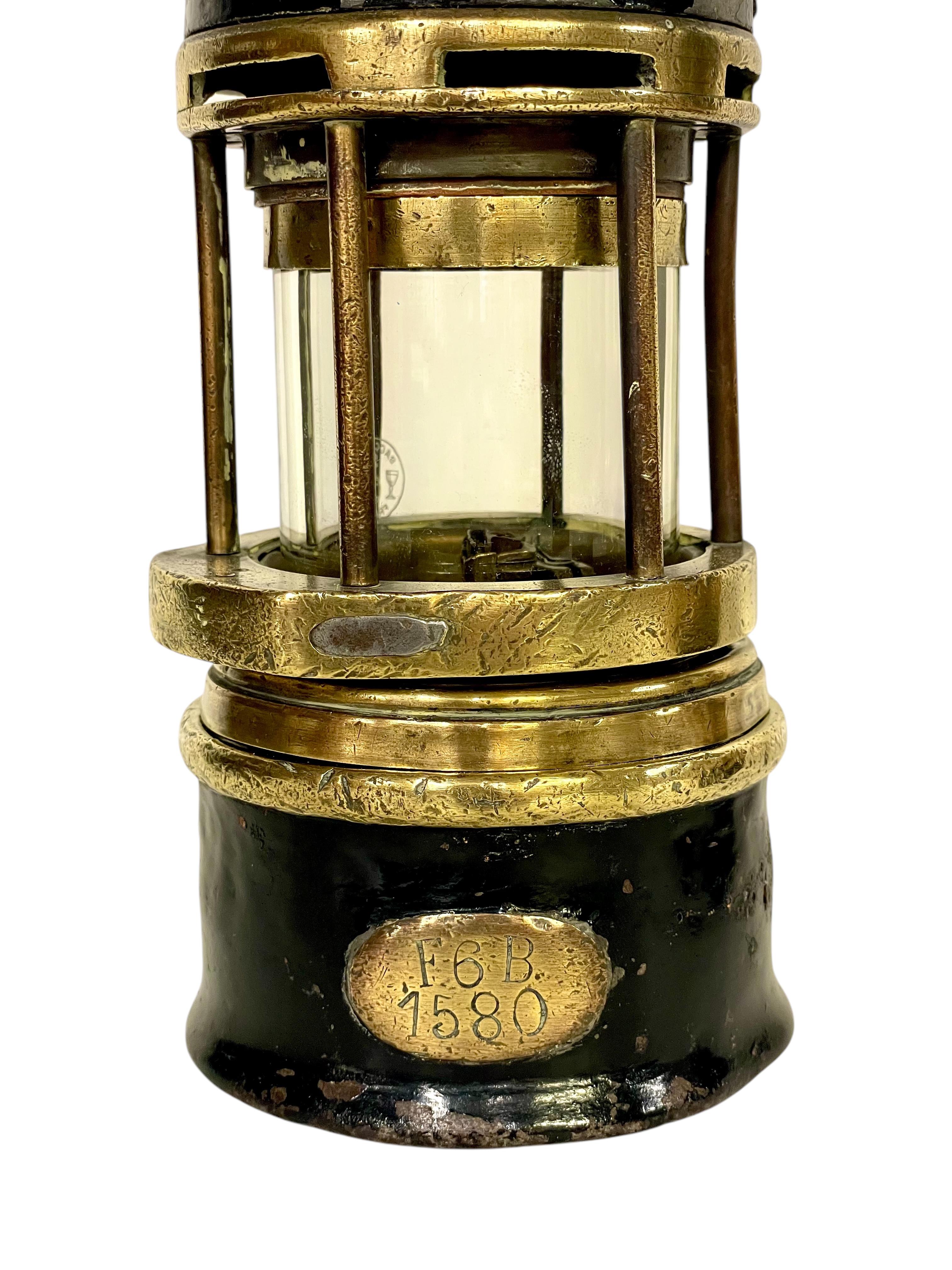 Seltene ARRAS Minerlampen mit Baccarat-Kristall, frühes 20. Jahrhundert (Vergoldet) im Angebot