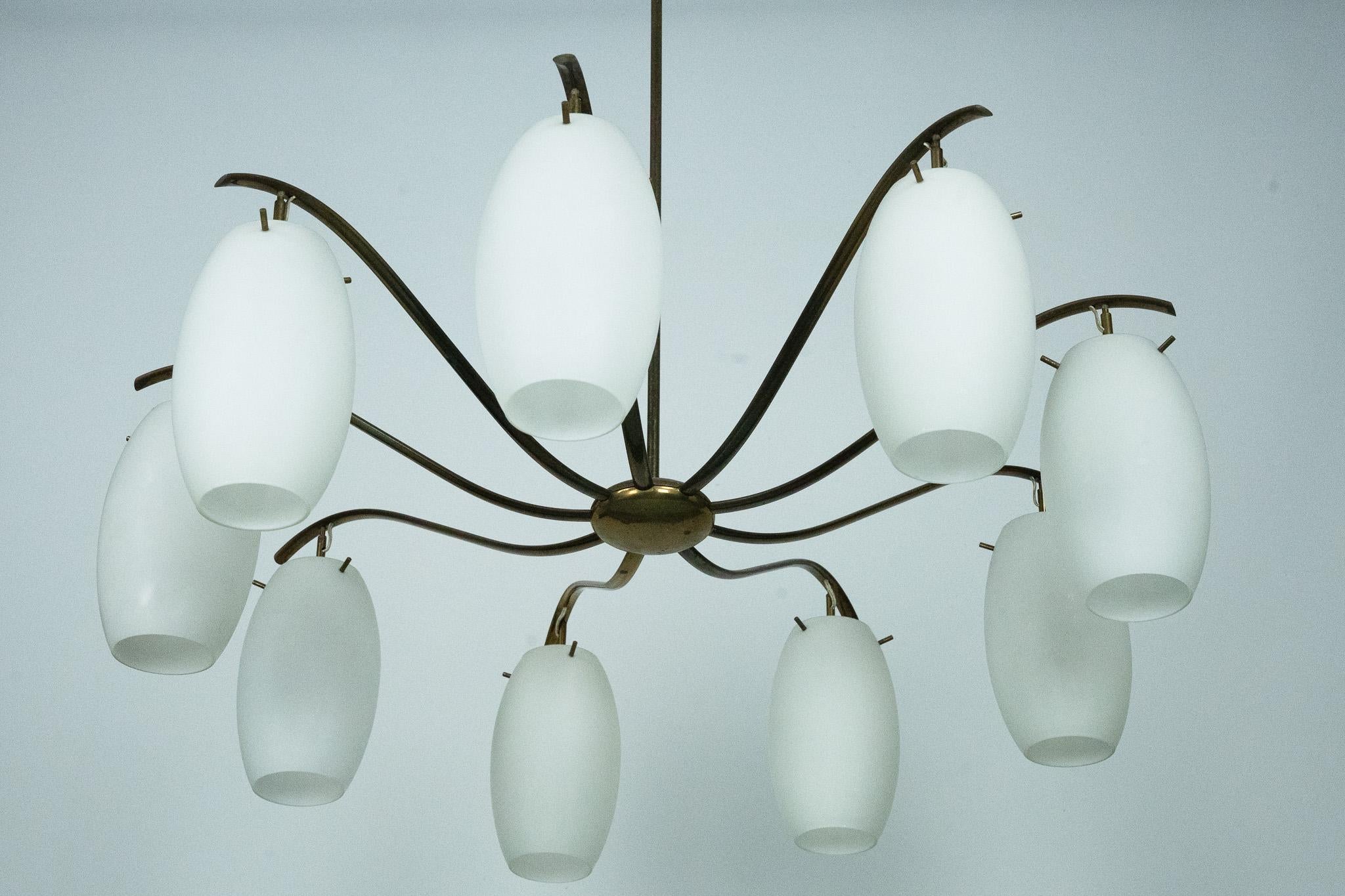 Rare Arredoluce Monza, 9-Light Brass and Opaline Glass Chandelier, Italy 1950s For Sale 11