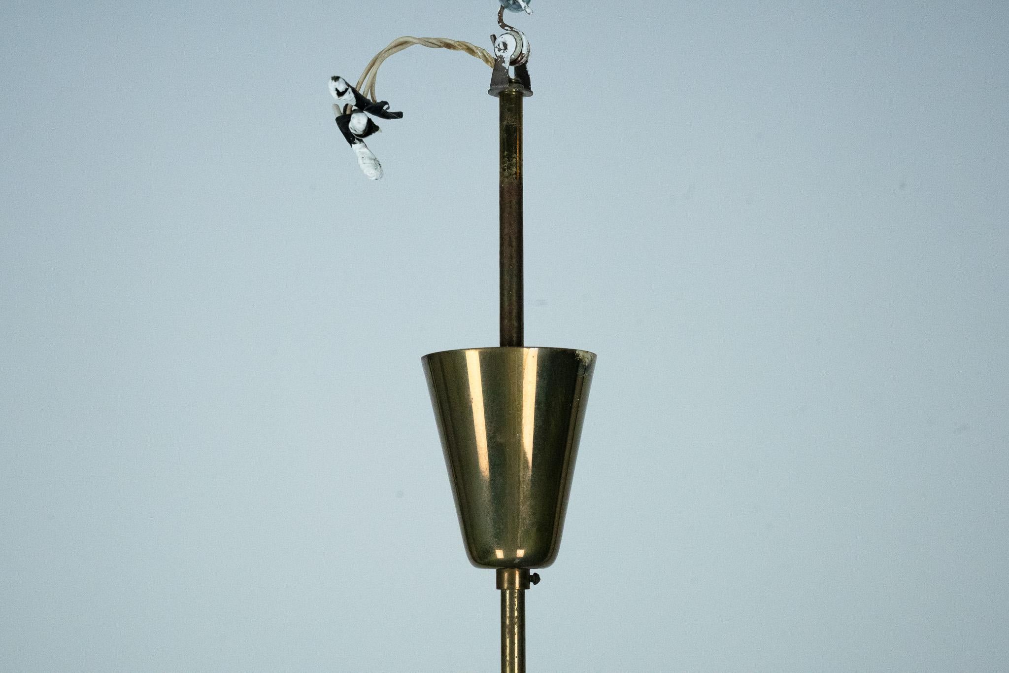 Rare Arredoluce Monza, 9-Light Brass and Opaline Glass Chandelier, Italy 1950s For Sale 2