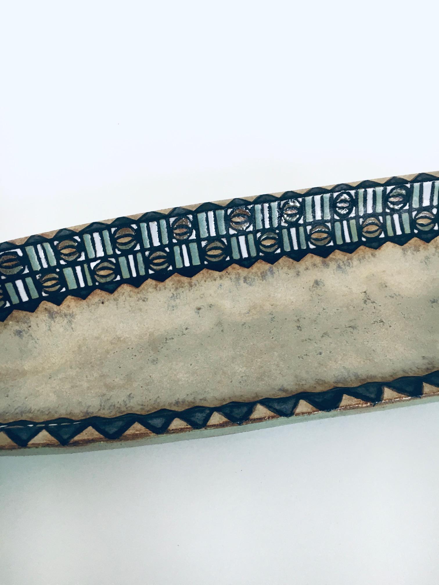 RARO piatto in ceramica d'arte attribuito a Studio Aphora Perignem, Belgio, anni '60 in vendita 9