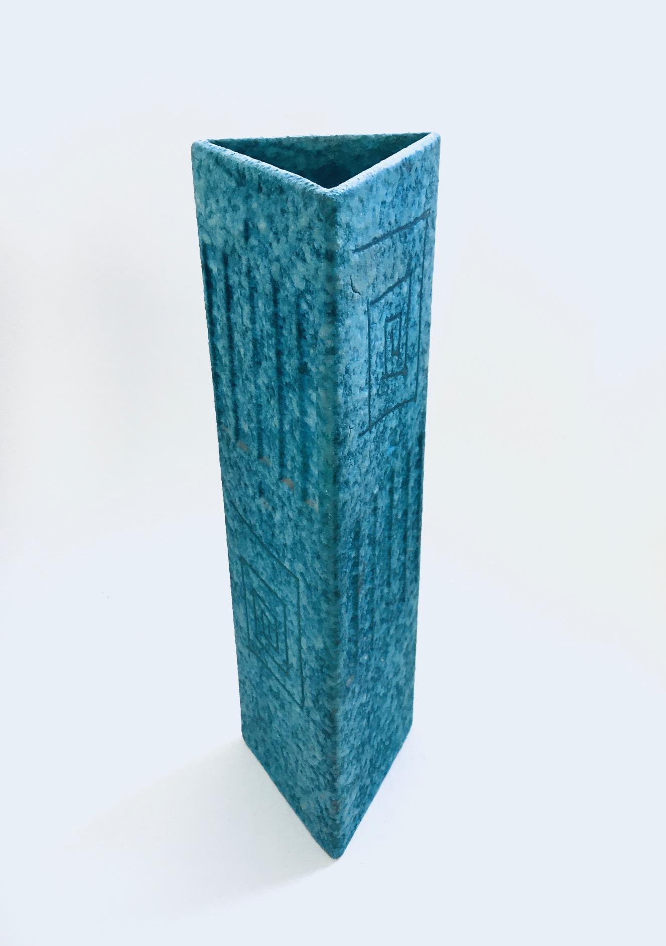 RARE Art Ceramics Sgraffito Triangular Vase by Alvino Bagni for Raymor For Sale 7