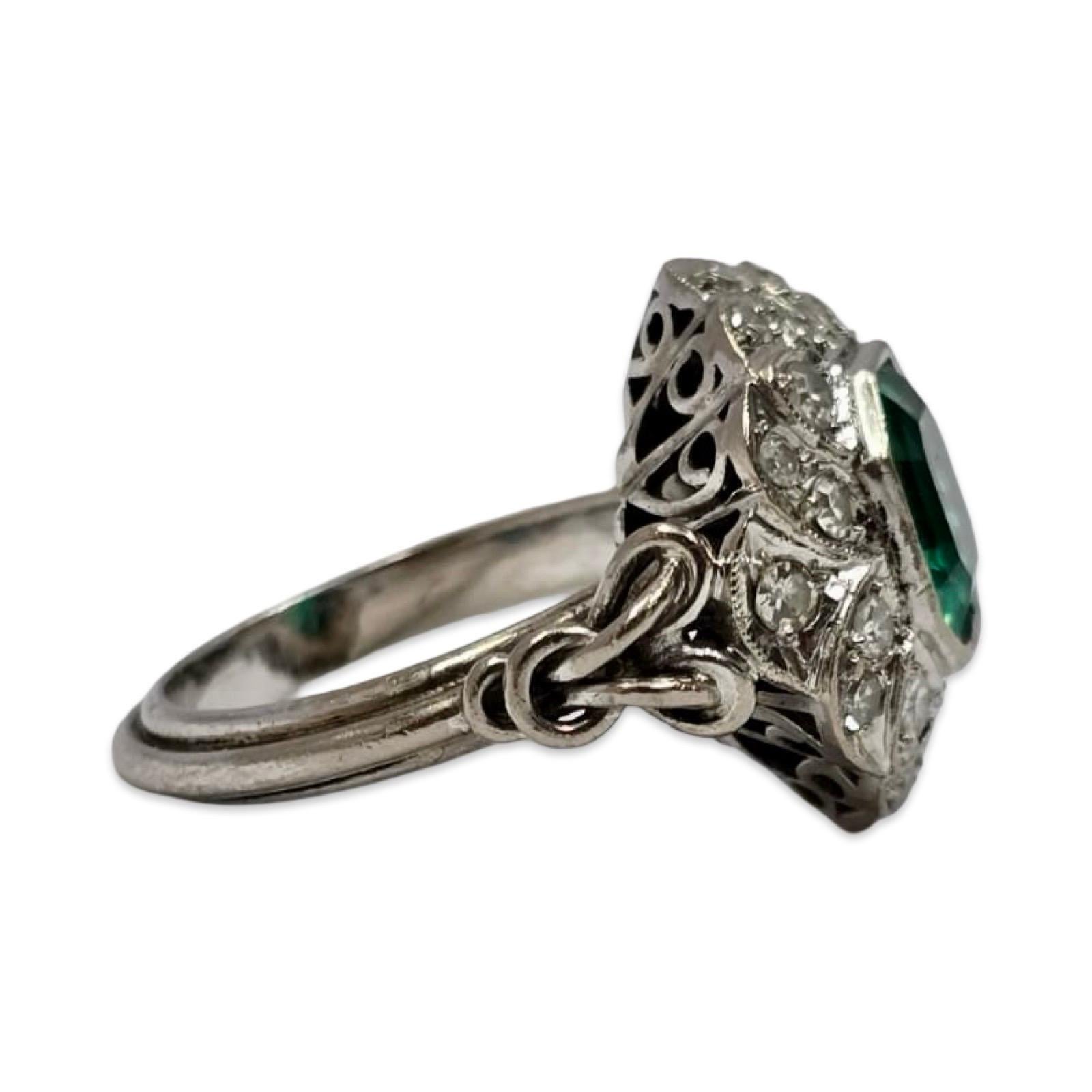 Rara suite in oro bianco Art Deco 14K con smeraldi colombiani e diamanti antichi in vendita 4