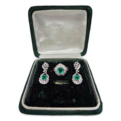 Seltene Art Deco Suite aus 14K Weißgold mit kolumbianischen Smaragden und Diamanten im Altschliff