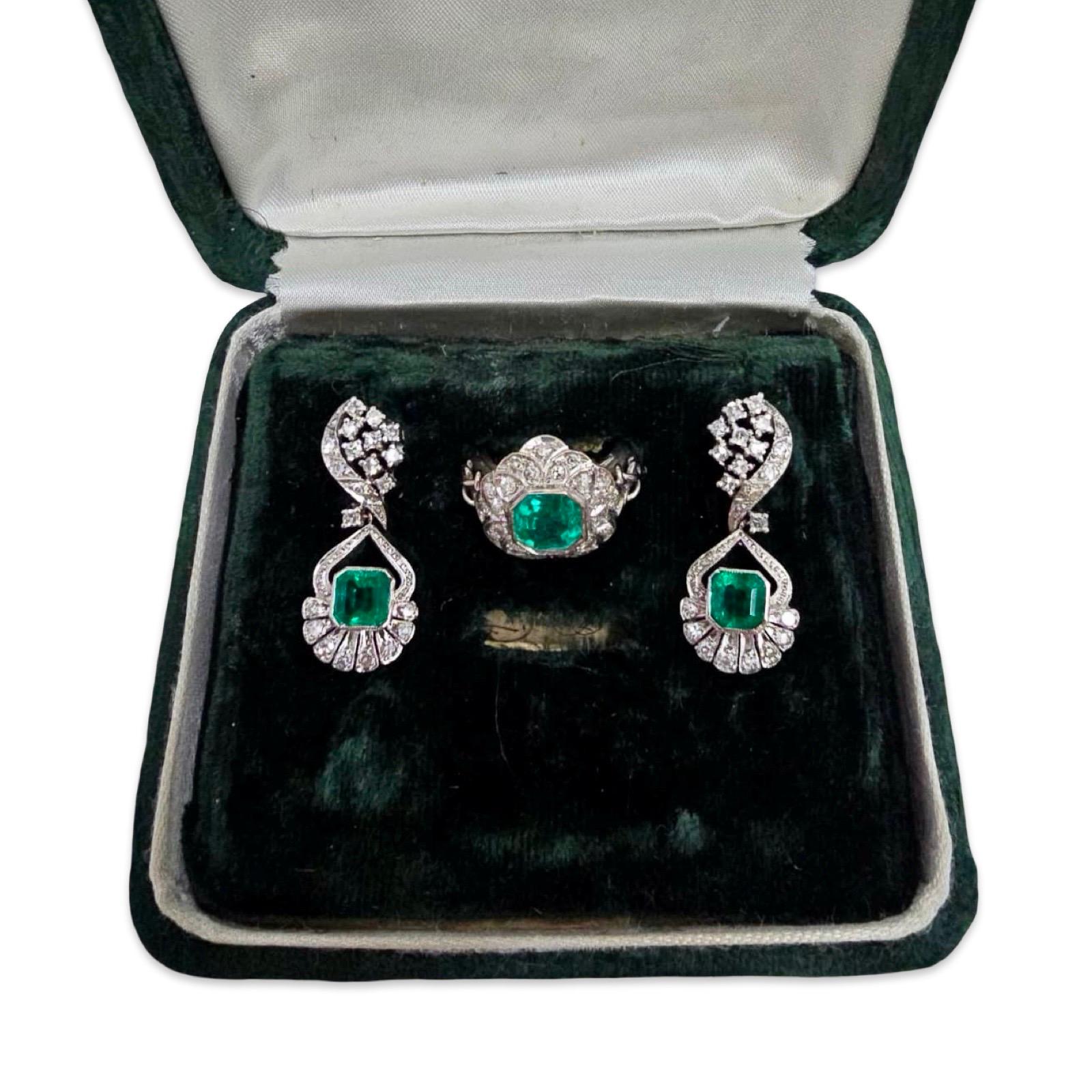 Art Déco Rara suite in oro bianco Art Deco 14K con smeraldi colombiani e diamanti antichi in vendita