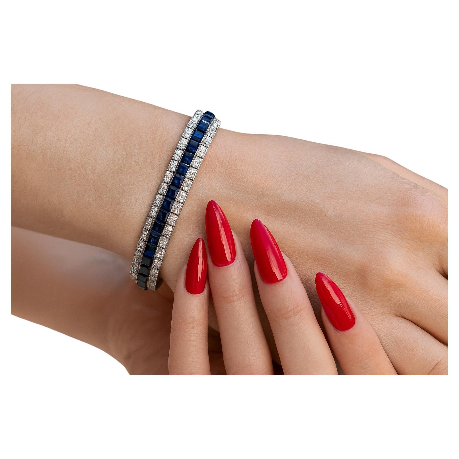 Seltenes Art Deco 25 Karat Saphir und 5 Karat Diamant Platin Armband

Beschreibung:
Dieses außergewöhnliche Art-Déco-Armband zeigt den Glamour und die Raffinesse der 1930er Jahre. Es ist aus Platin gefertigt und mit einer außergewöhnlichen