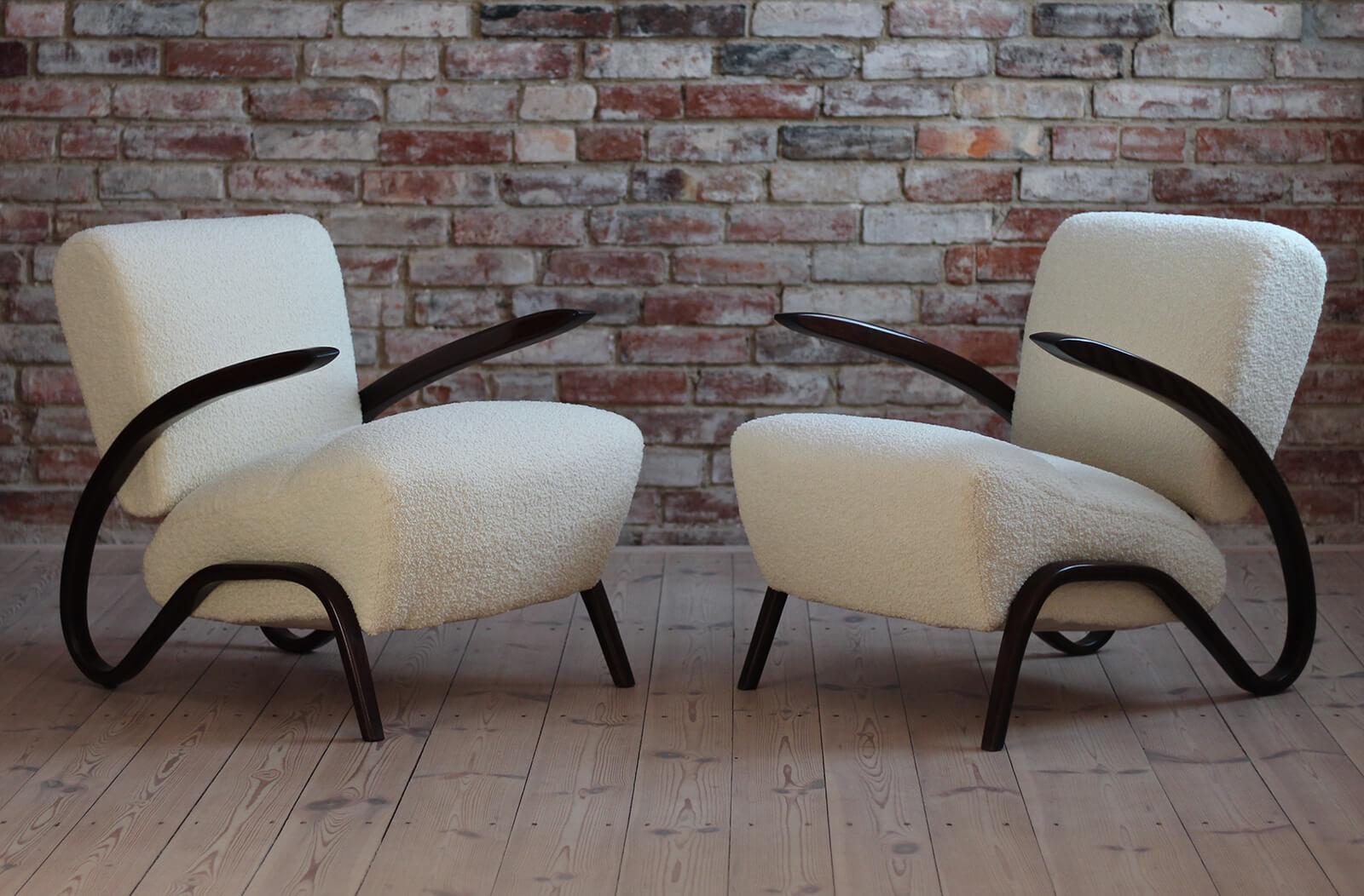Set of two Art Deco armchairs designed by famous Jindrich Halabala in 1930s in Czechoslovakia. One of his extremely rare and iconic models, H275. The armchairs have been professionally restored and reupholstered. The wooden elements have been