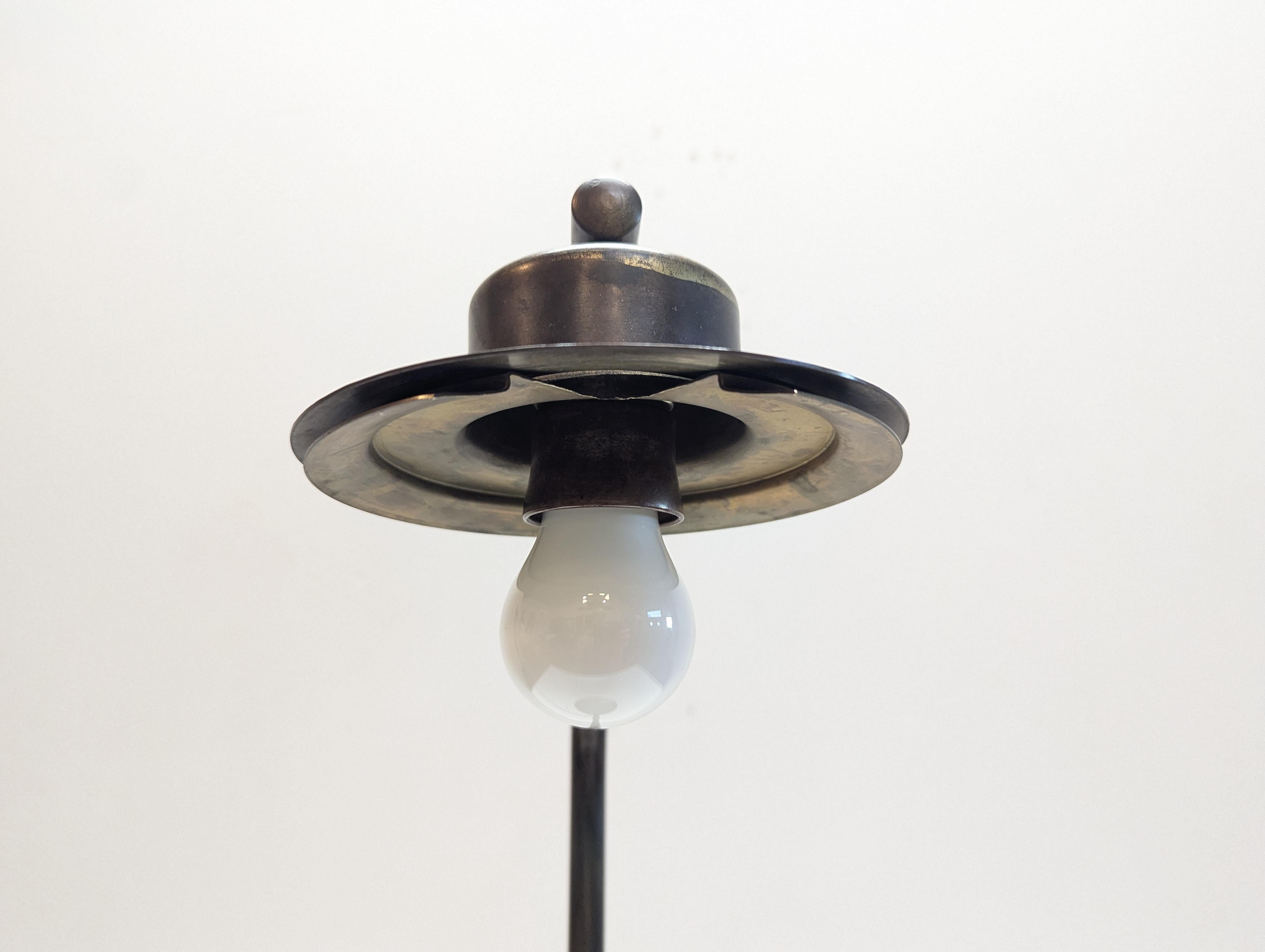 Rara lámpara de sobremesa Art Decó Bauhaus alemana Zenith de latón y cristal en venta 6