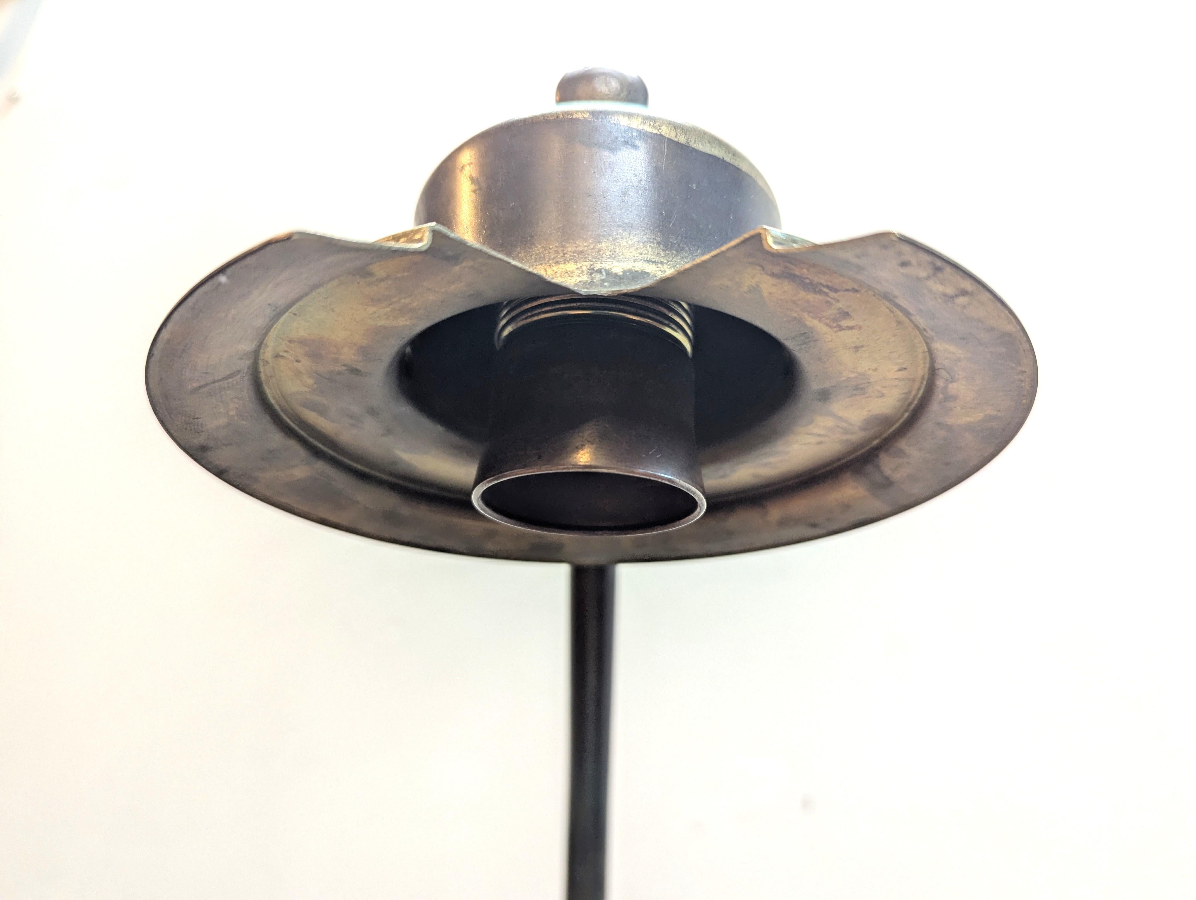 Rara lámpara de sobremesa Art Decó Bauhaus alemana Zenith de latón y cristal principios del siglo XX en venta