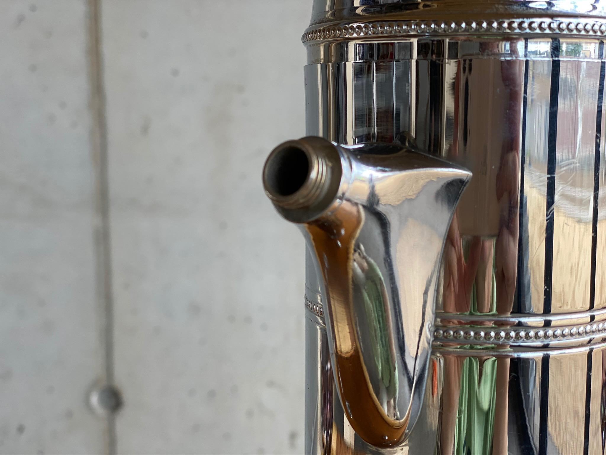 Rare Art Deco Bauhaus Shaker from the 1930s with 2 Matching Cocktail Glasses 10