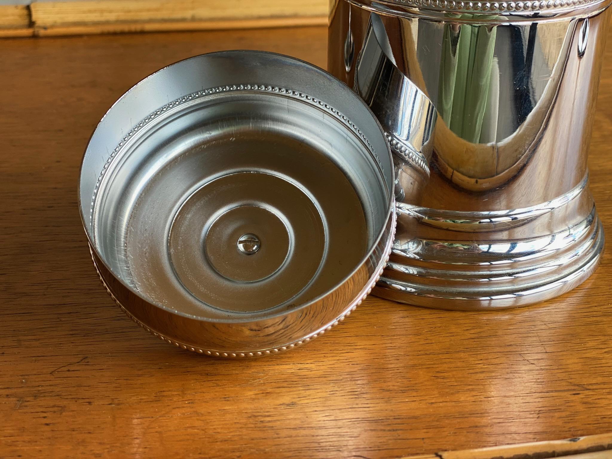 Rare Art Deco Bauhaus Shaker from the 1930s with 2 Matching Cocktail Glasses 11