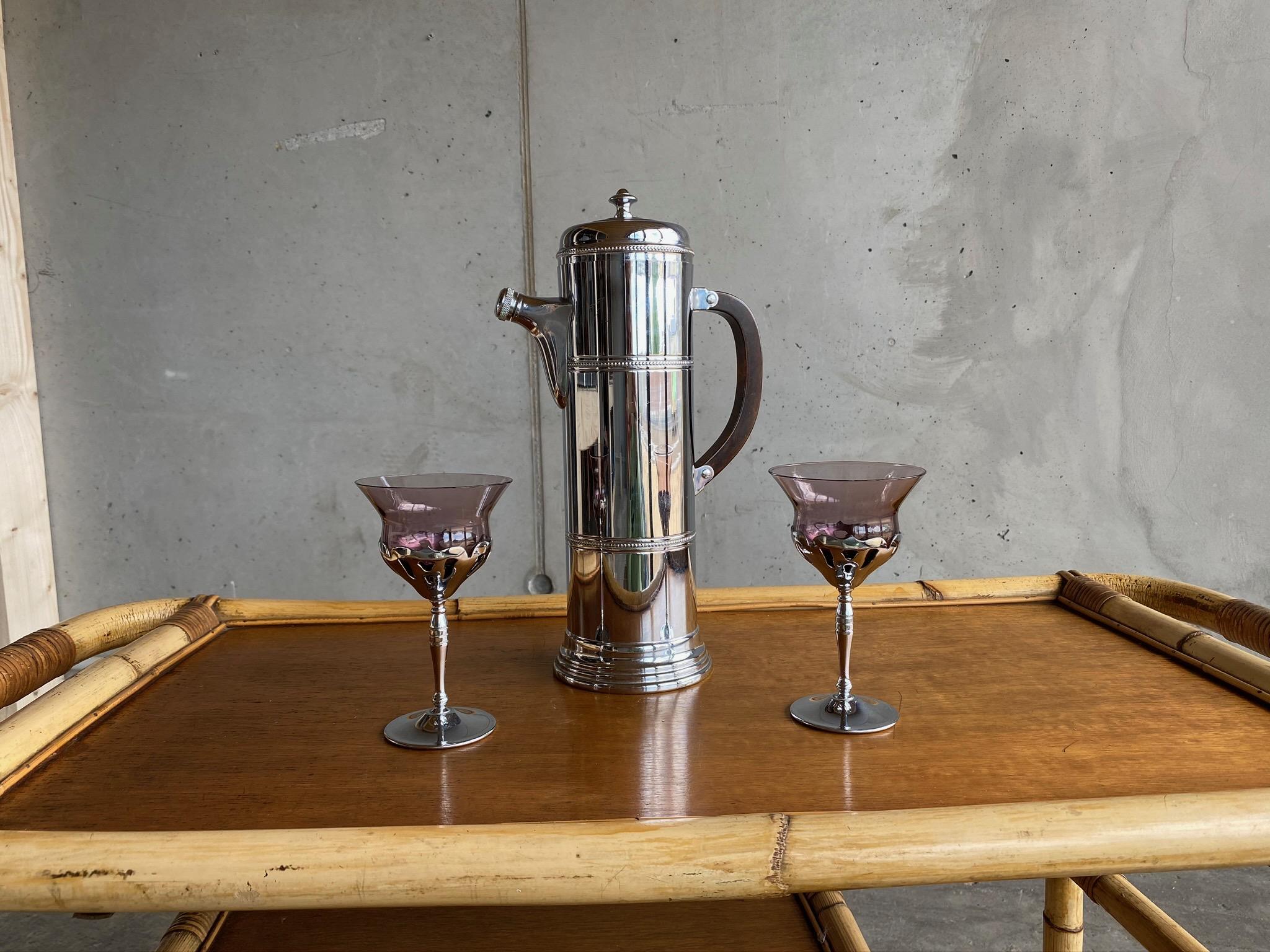 Rare Art Deco Bauhaus shaker from the 1930s in the so-called coffee pot style. 
The name coffee pot style is self-explanatory in and of itself. The shaker has the shape of a coffee pot, so back in time you could secretly take an alcoholic drink in