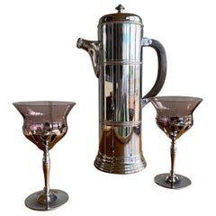 Rare Art Deco Bauhaus Shaker from the 1930s with 2 Matching Cocktail Glasses