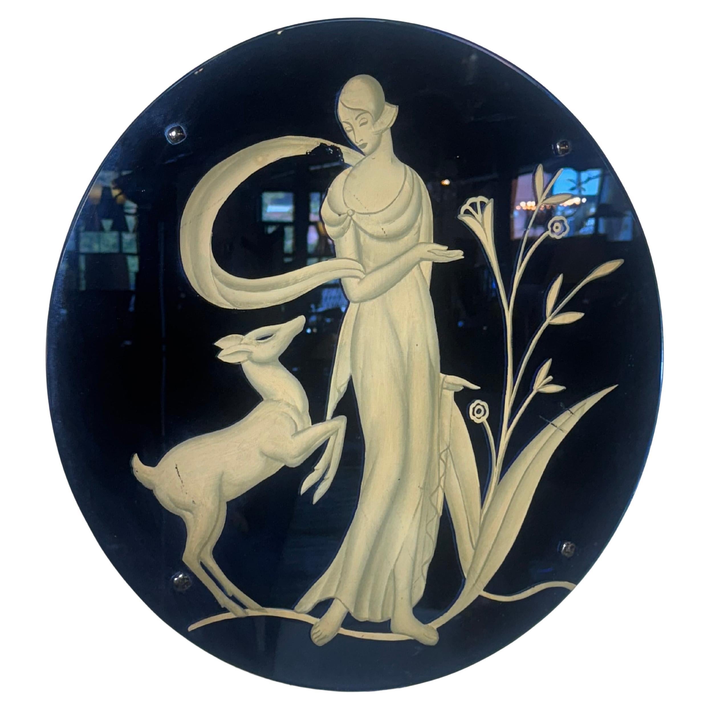 Raro esemplare di Art Deco in vetro blu e dipinto di donna glamour stilizzata con cane in vendita