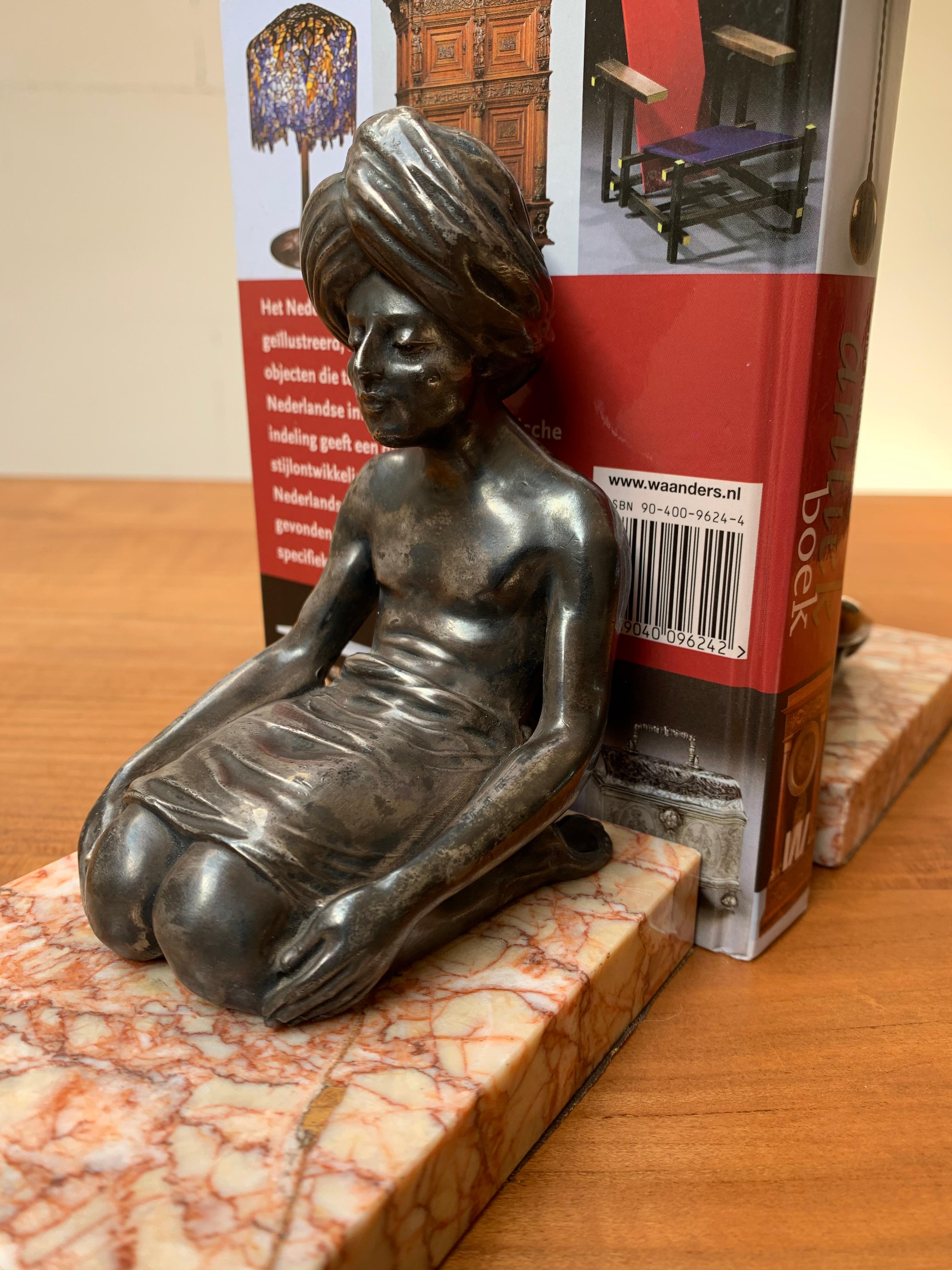 Serre-livres Art Déco rare, sculptures indiennes en position méditative sur socle en marbre en vente 6