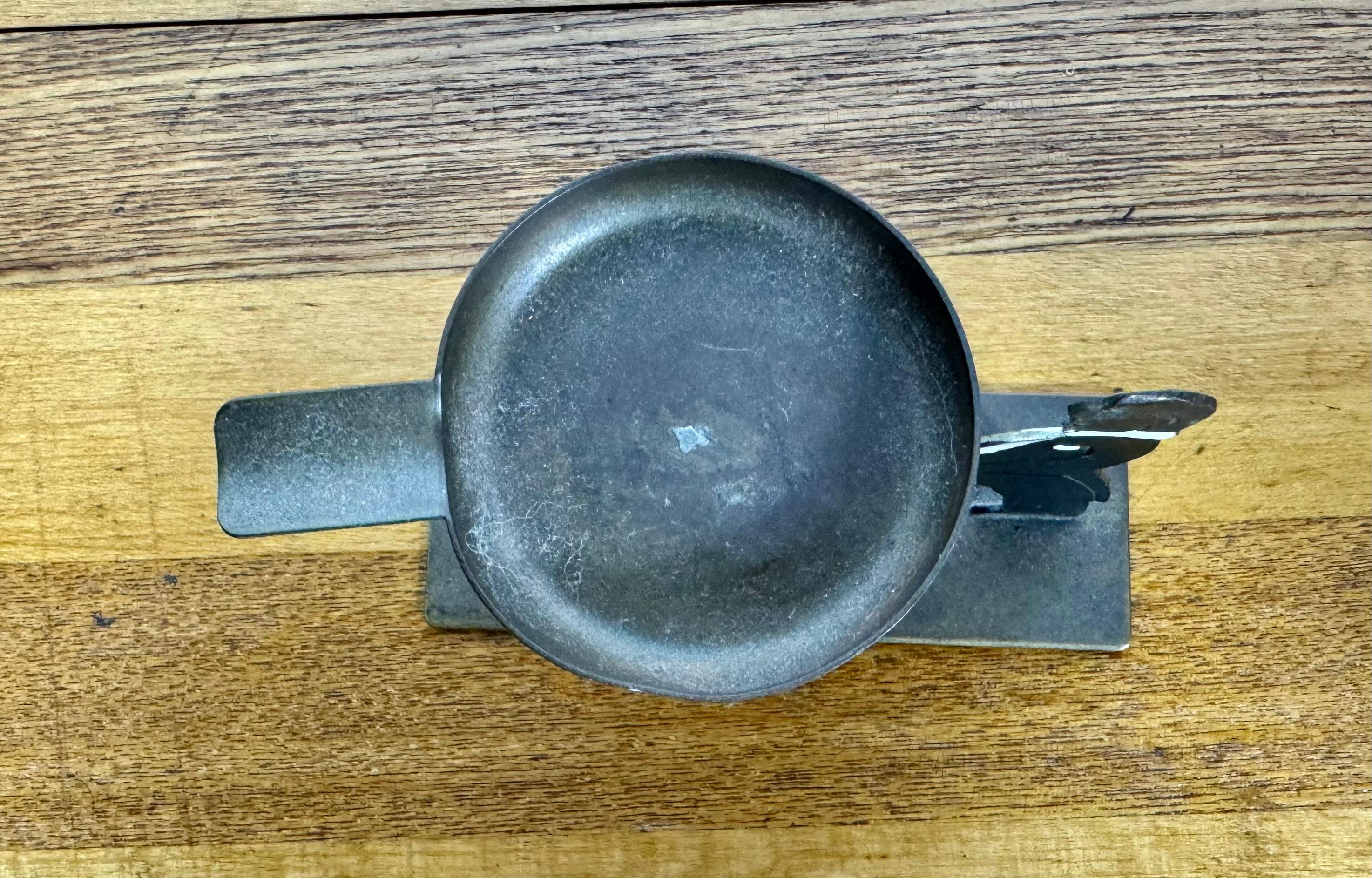 RARE Art Deco Butler holding ash tray figure  Black Americana made in Germany In Good Condition For Sale In Buffalo, NY