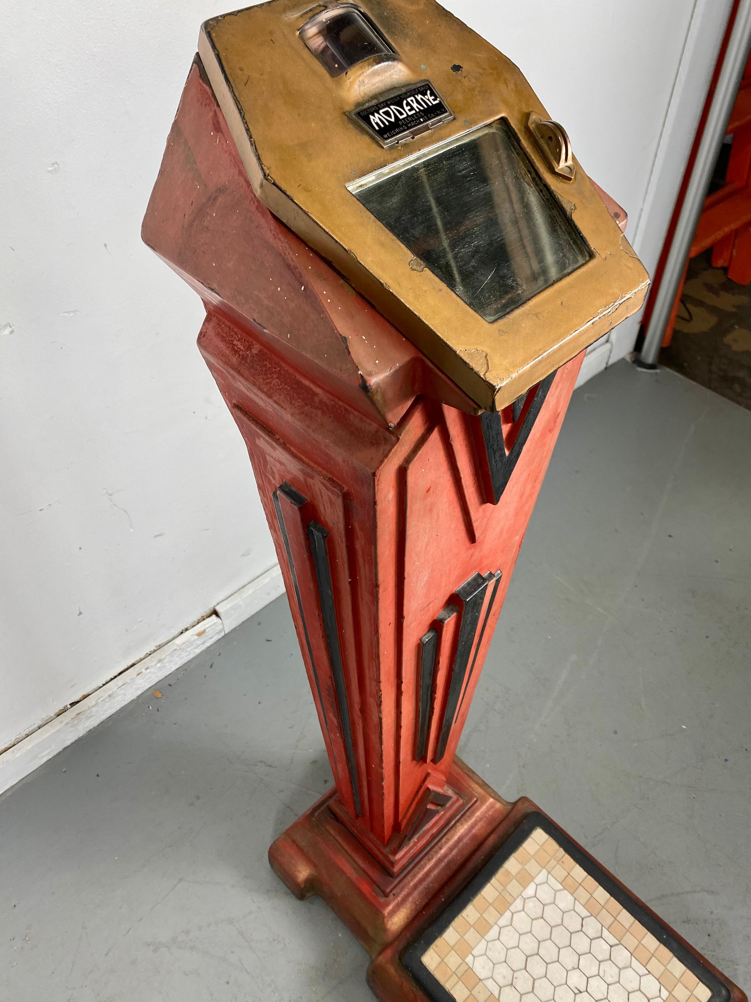 Milieu du XXe siècle Rare Art Deco Cast Iron Novelty Penny Scale 