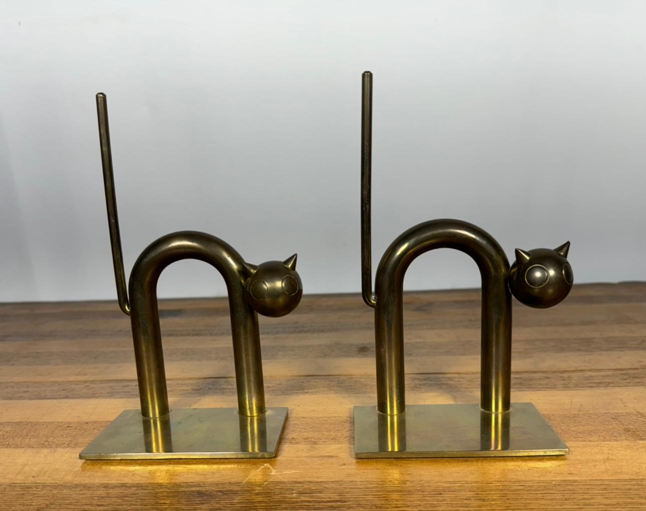Rare Art Deco Cat Bookends by Walter Von Nessen for Chase Mfg. (Mitte des 20. Jahrhunderts) im Angebot