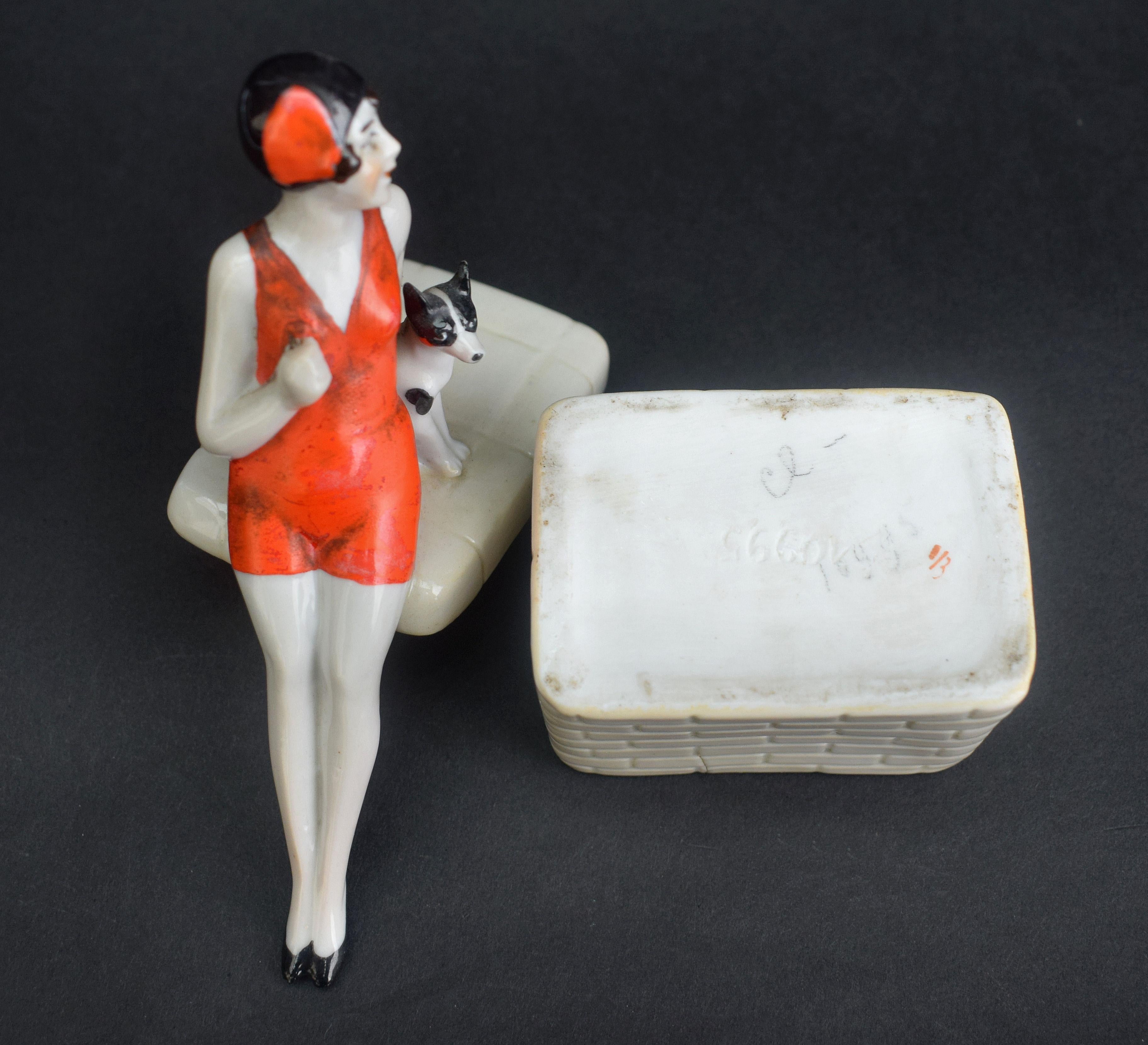 Rare Art Deco Ceramic Flapper Trinket Box, circa 1930 5