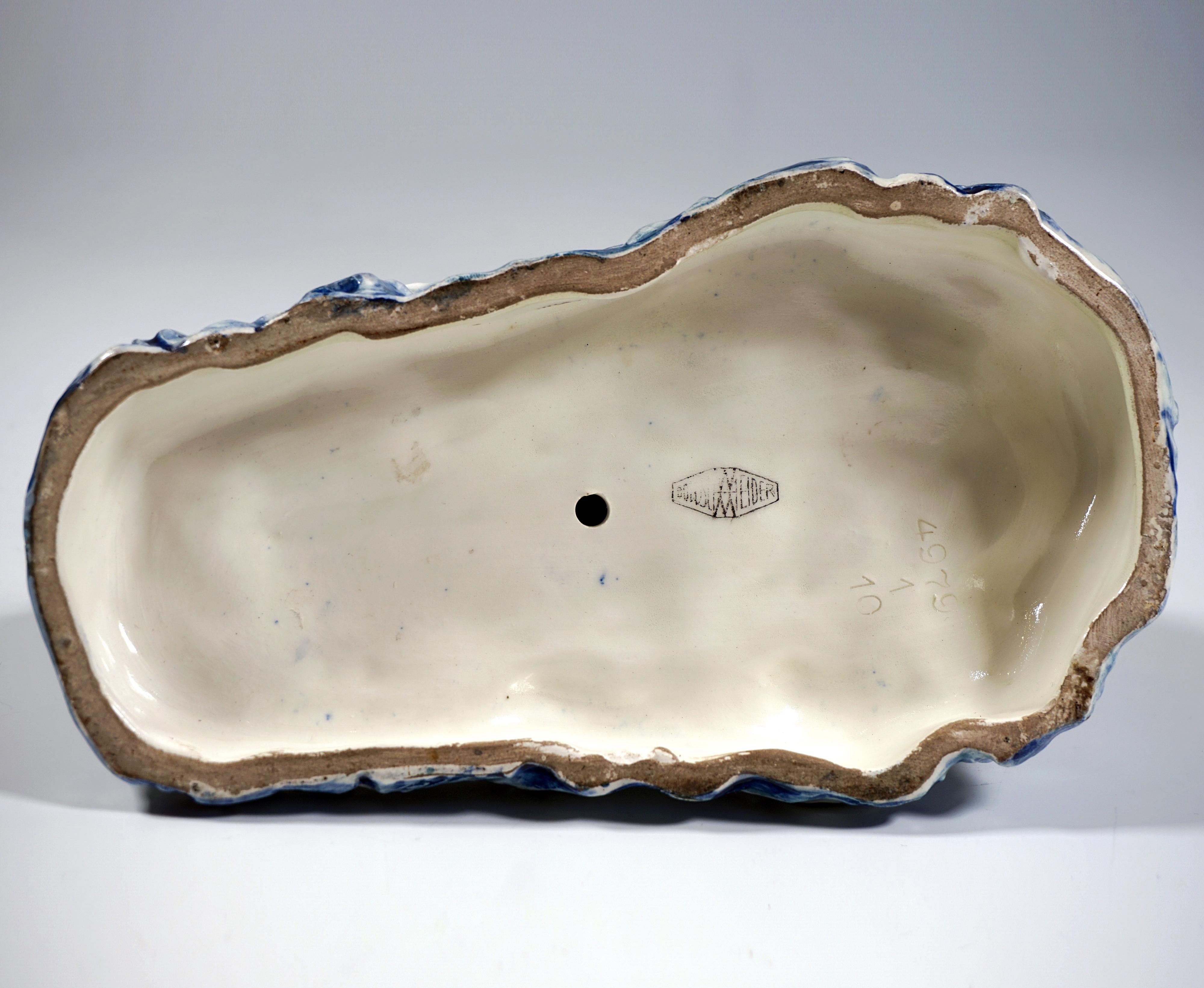 Seltene Art Déco-Keramik, Japaner reitet auf einem Koi, Goldscheider Wien, um 1921 (Frühes 20. Jahrhundert) im Angebot