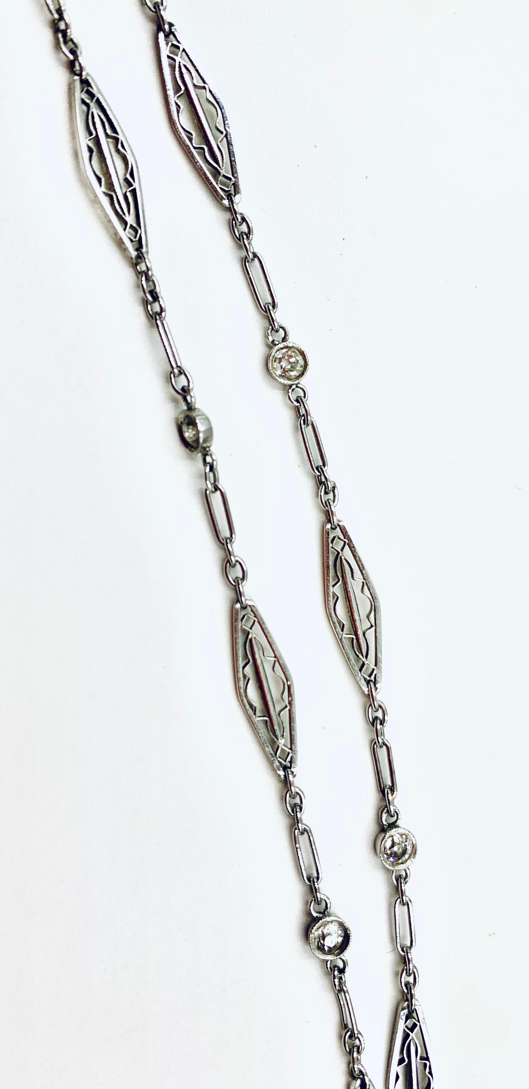 Raro Art Deco A.I. C. Orologio con ciondolo in platino con diamante Meylan e catena lunga con diamante in vendita 4