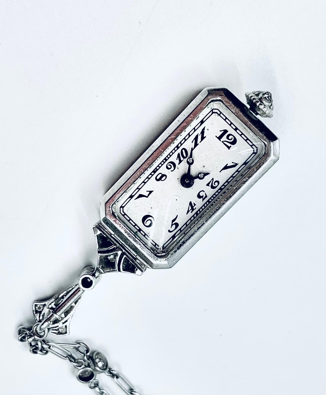 Art Déco Raro Art Deco A.I. C. Orologio con ciondolo in platino con diamante Meylan e catena lunga con diamante in vendita
