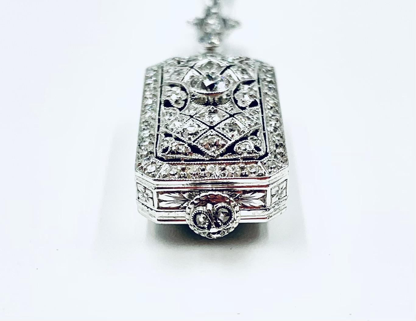 Raro Art Deco A.I. C. Orologio con ciondolo in platino con diamante Meylan e catena lunga con diamante in vendita 1
