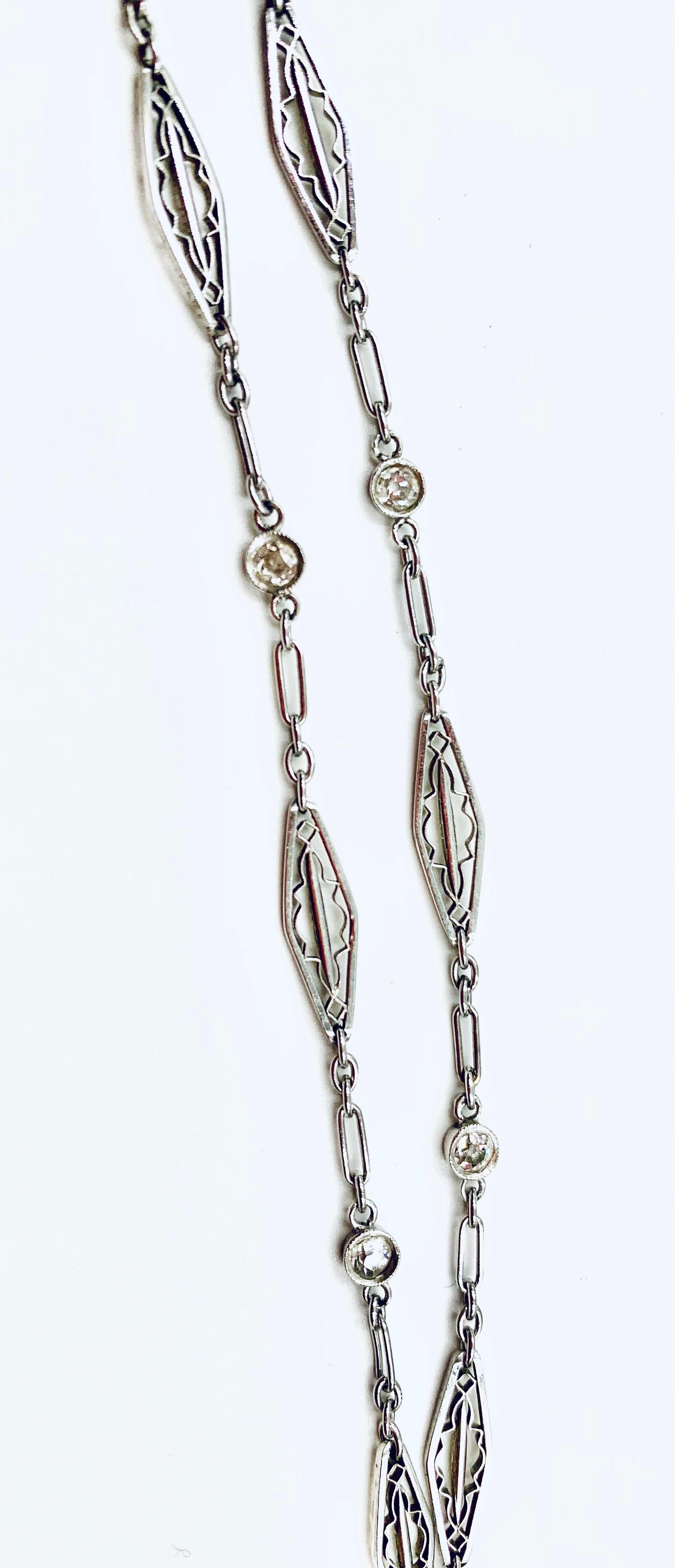 Raro Art Deco A.I. C. Orologio con ciondolo in platino con diamante Meylan e catena lunga con diamante in vendita 3